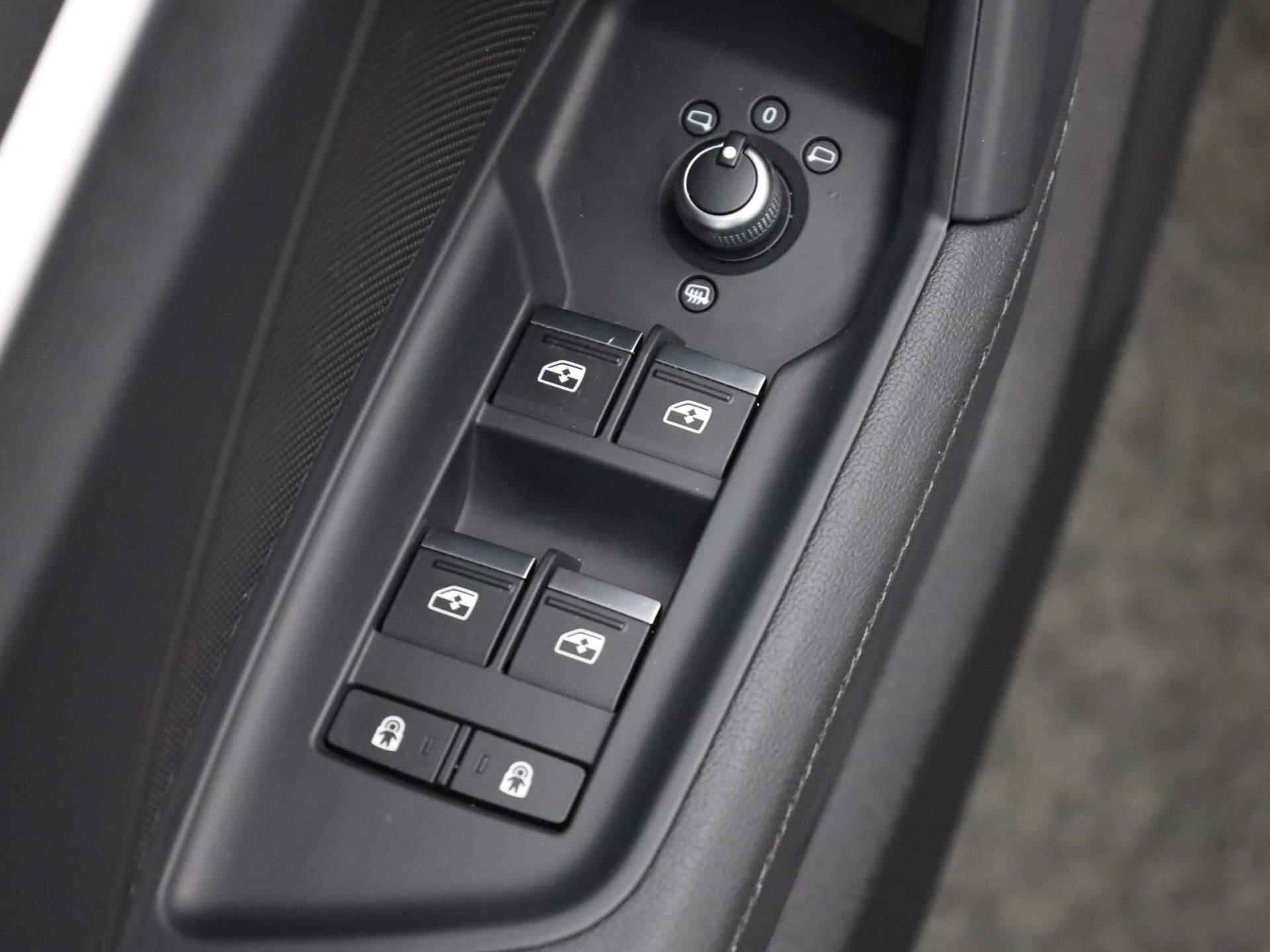 Audi A3 Limousine 30 TFSI/110PK S edition · Navigatie · Leder/stof · Lane assist - 20/41