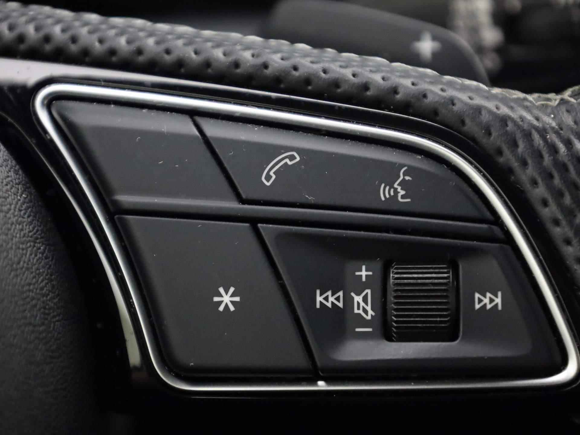 Audi A3 Limousine 30 TFSI/110PK S edition · Navigatie · Leder/stof · Lane assist - 24/41