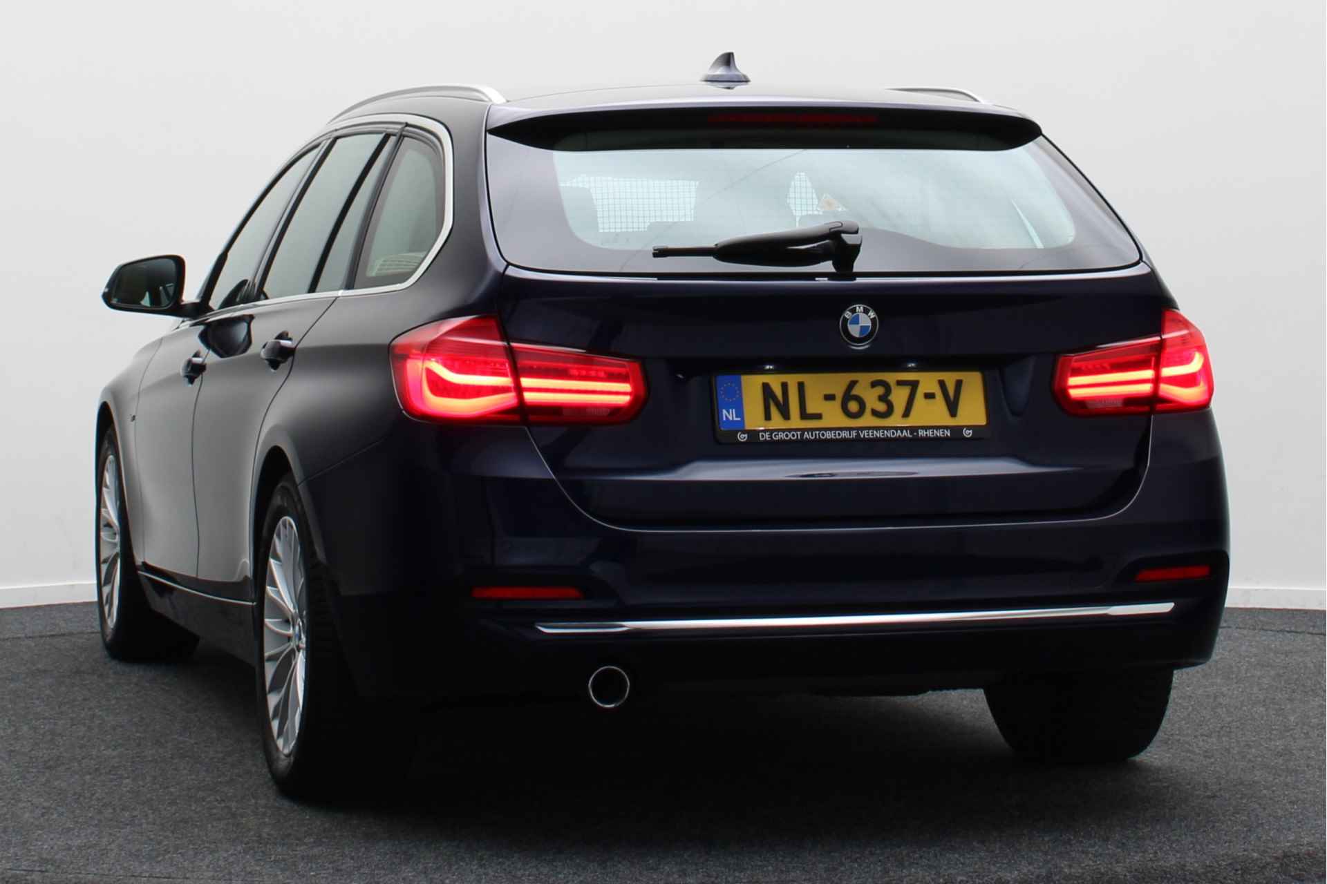 BMW 3 Serie Touring 318i Luxury Leer, Head-Up, Cruise, Navigatie, Bluetooth, PDC, 17'' - 17/49