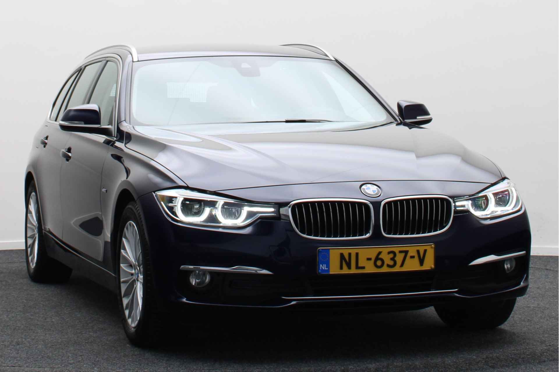 BMW 3 Serie Touring 318i Luxury Leer, Head-Up, Cruise, Navigatie, Bluetooth, PDC, 17'' - 21/49