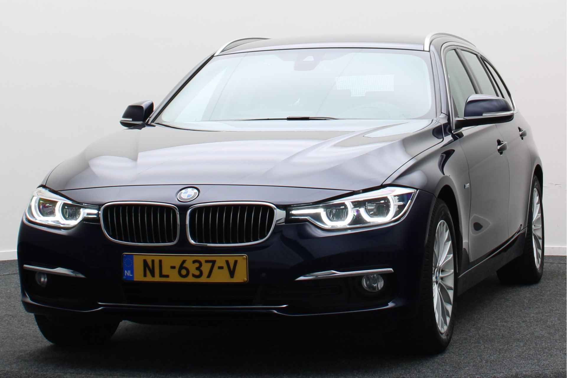 BMW 3 Serie Touring 318i Luxury Leer, Head-Up, Cruise, Navigatie, Bluetooth, PDC, 17'' - 22/49