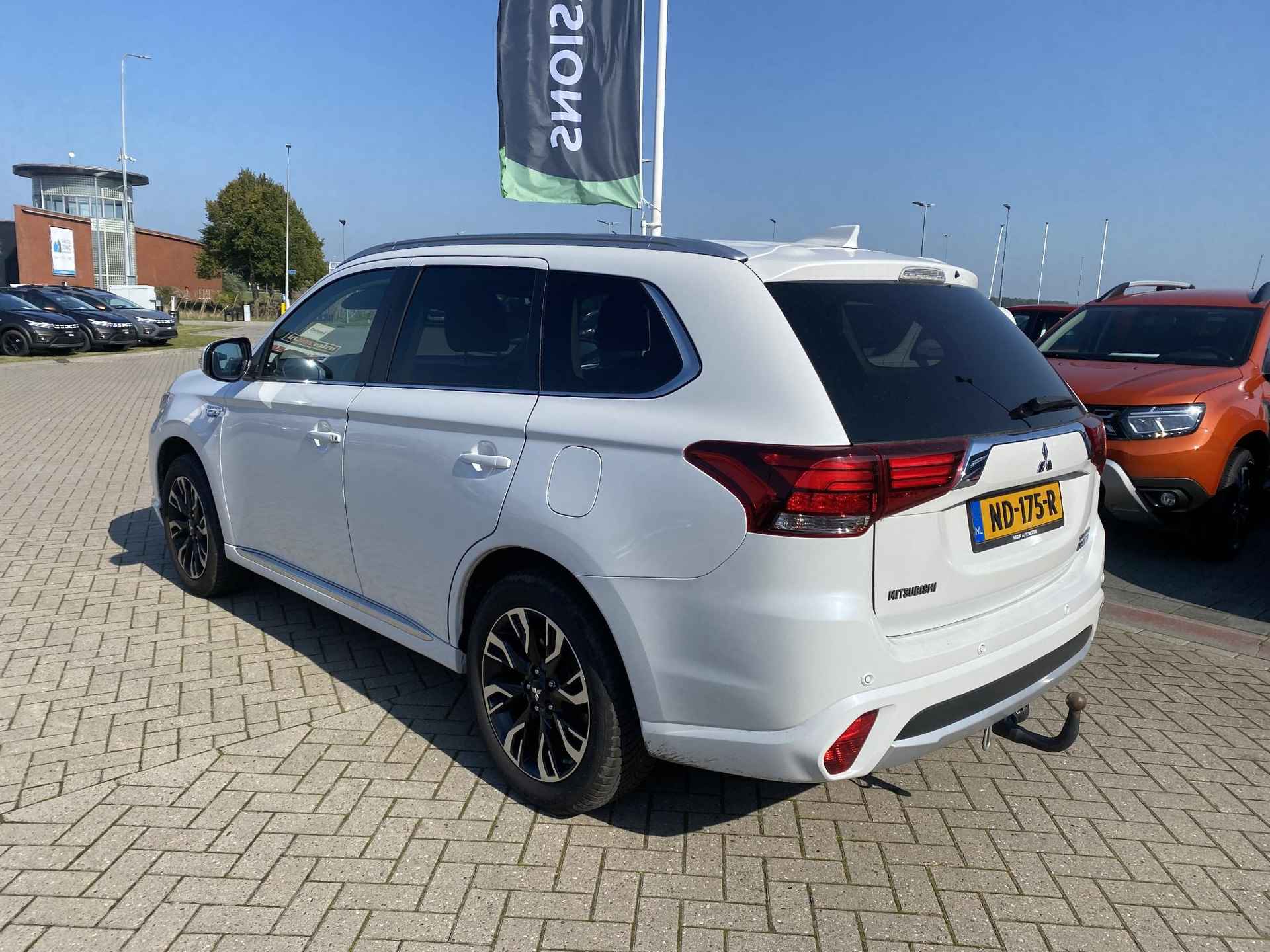 Mitsubishi Outlander 2.0 PHEV instyle - 2/18