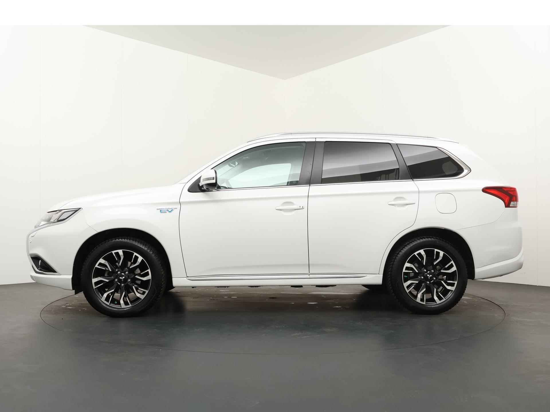 Mitsubishi Outlander 2.0 PHEV instyle - 2/33