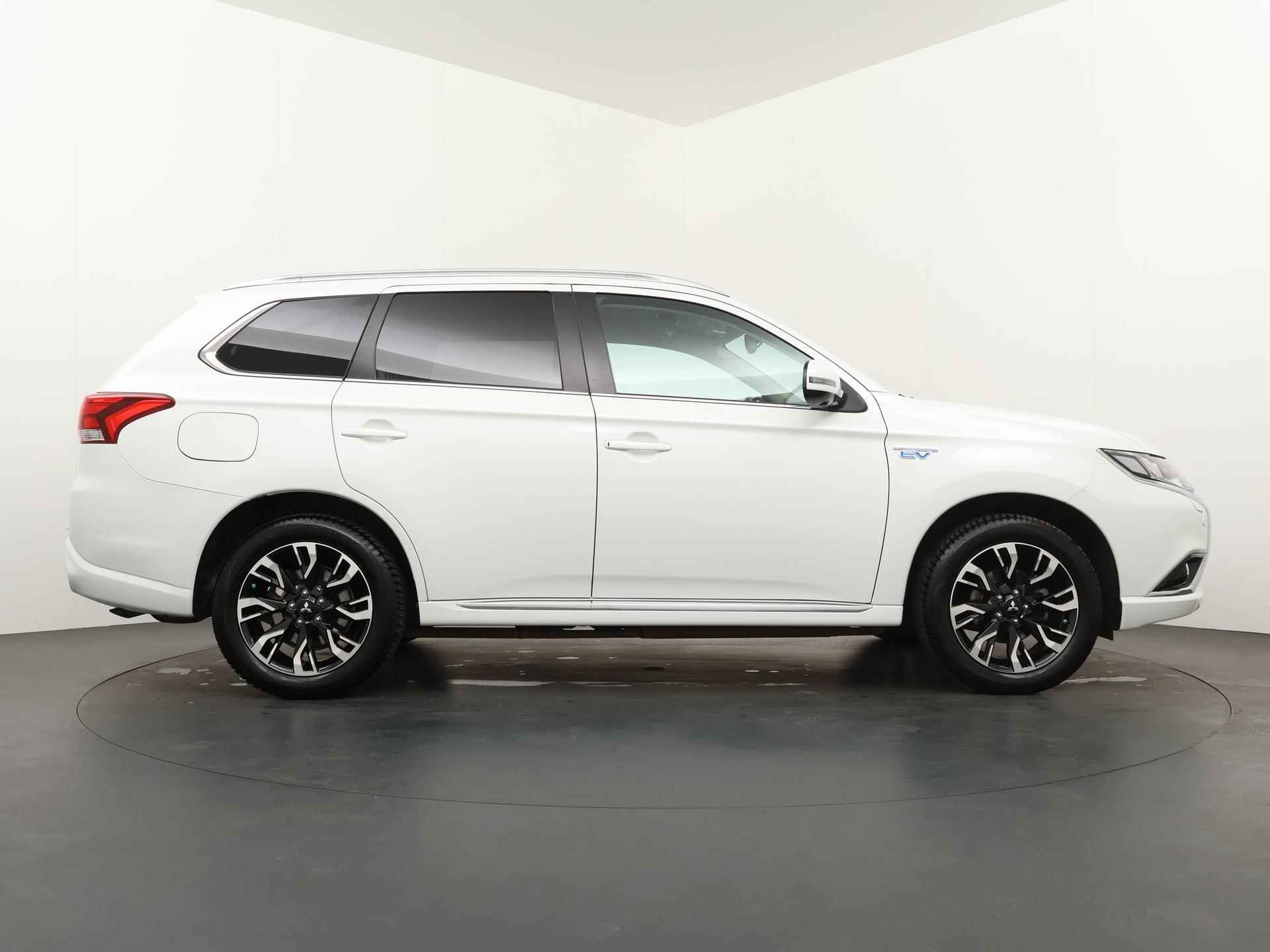 Mitsubishi Outlander 2.0 PHEV instyle - 7/33