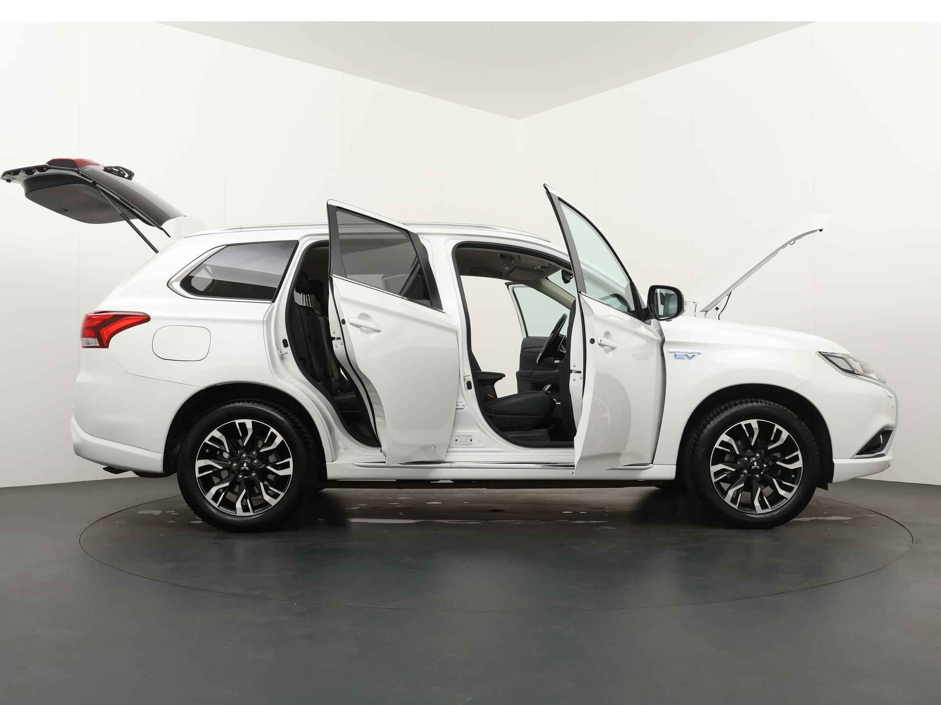 Mitsubishi Outlander 2.0 PHEV instyle - 25/33