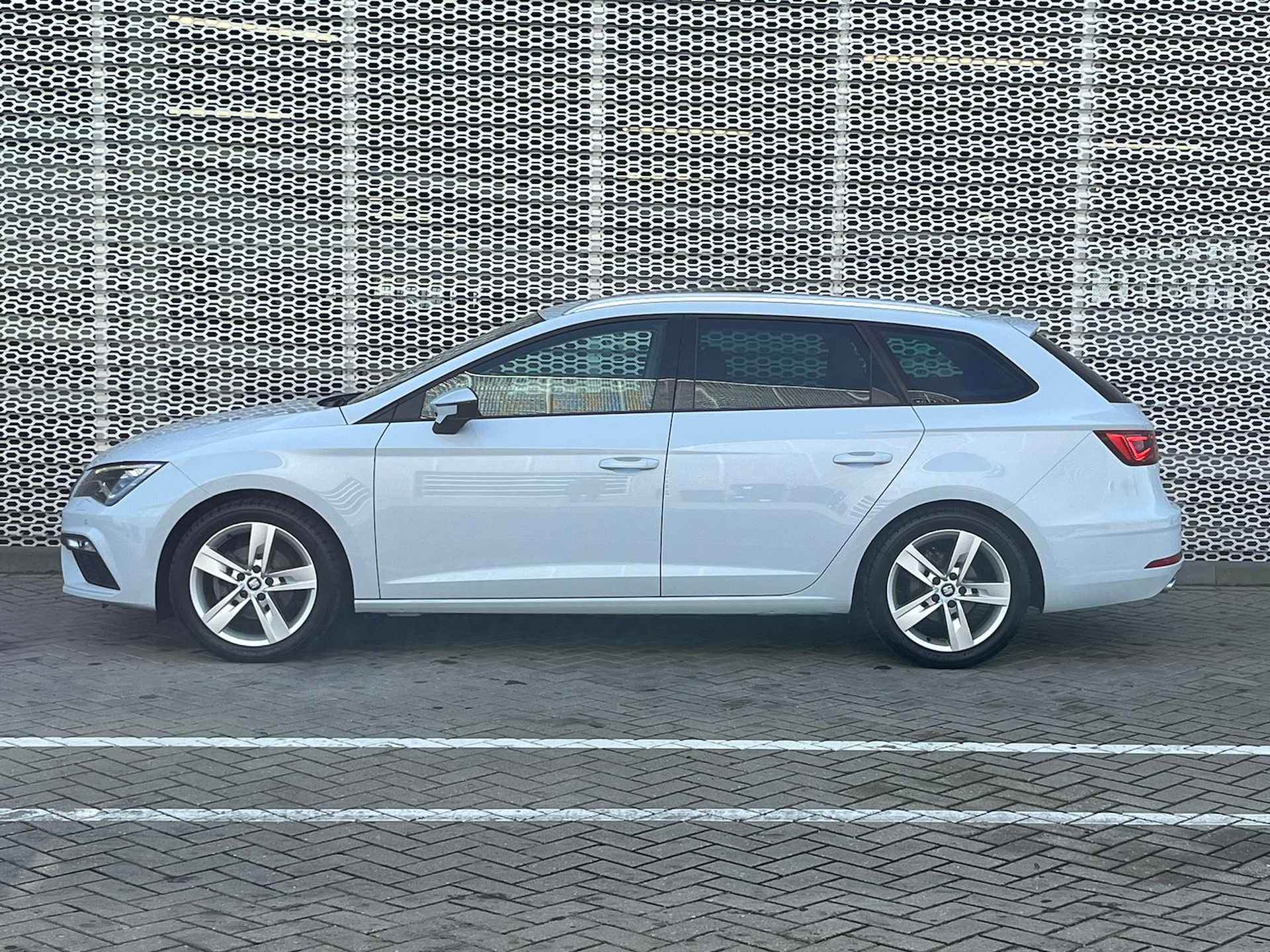 SEAT León ST 1.5 TSI FR / Panoramadak / Digitale Cockpit / LED / 17" LMV ** - 5/35