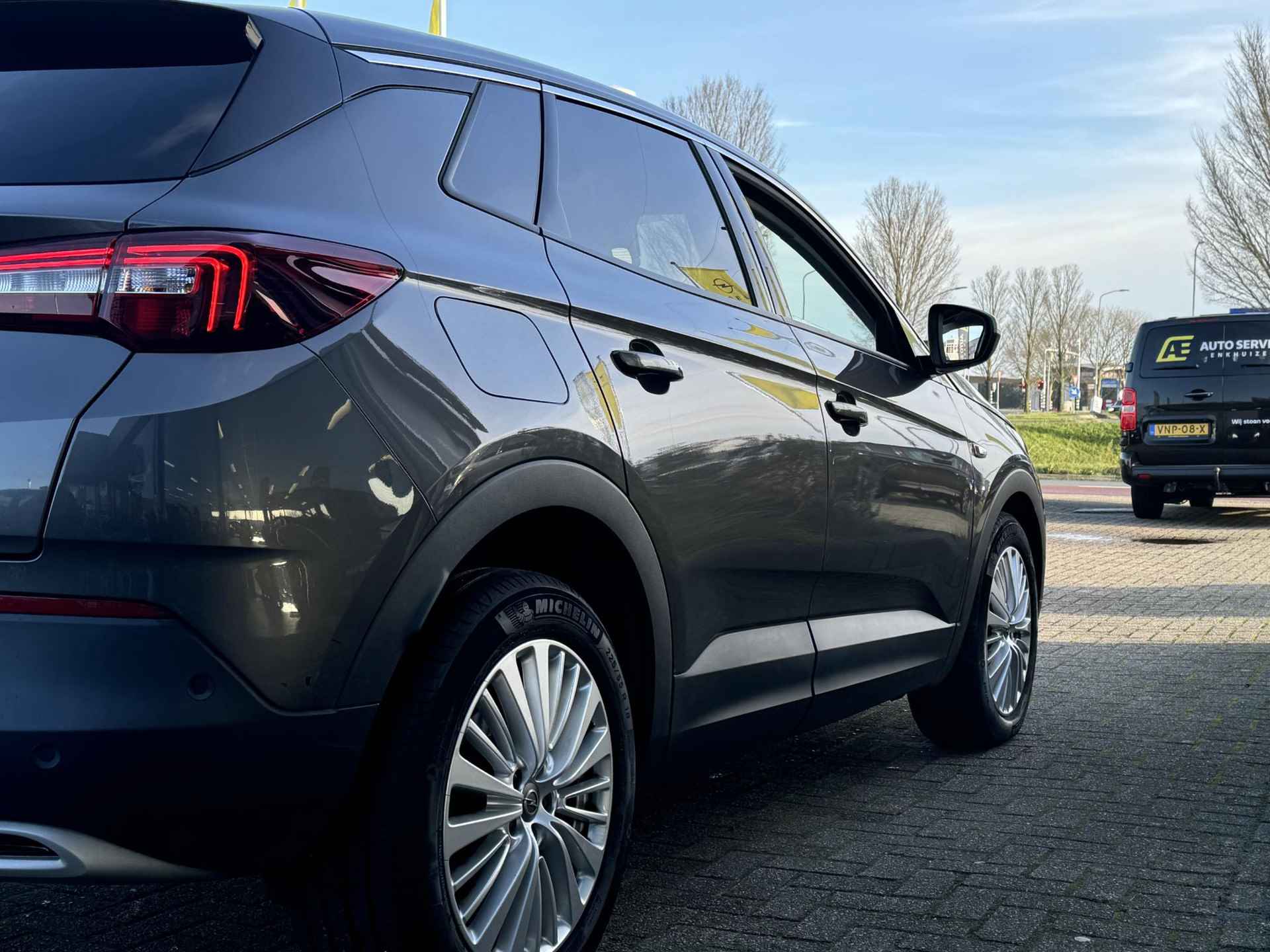 Opel Grandland X 1.6 Turbo Innovation Werkelijk prachtige en 100% dealer onderhouden 180 pk AUT met o.a. Leer | Stoelkoeling en verwarming | LED | Navigatie | Clima | 18" | Carplay - 11/52