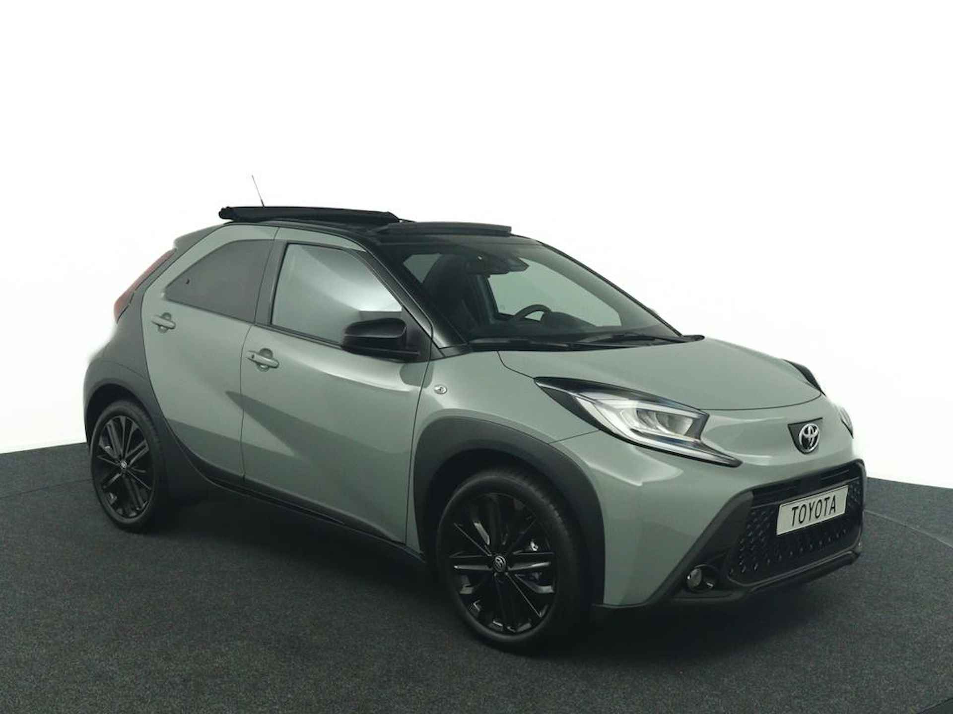 Toyota Aygo X 1.0 VVT-i MT Premium Design Pack | Nieuwe Auto | Direct Beschikbaar | Cabrio | Meest Luxe Uitvoering | - 3/45