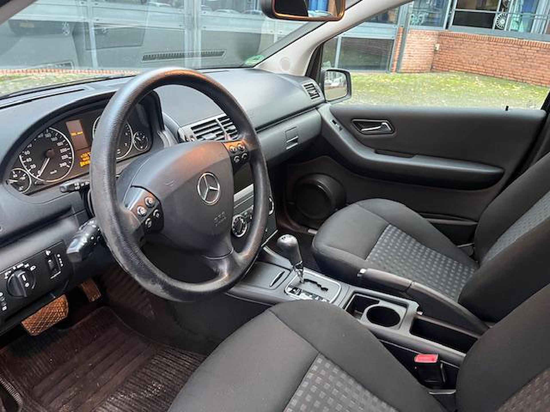 Mercedes-Benz A-klasse 180 5-drs Automaat inclusief 1 jaar Bovag garantie Mercedes-Benz A-klasse 5-drs Aitomaat incl 1 jaar Bovag garantie 180 5-drs Automaat inclusief 1 jaar Bovag garantie Mercedes-Benz A-klasse 180 Business Class Mercedes-benz A 180 - 5/24