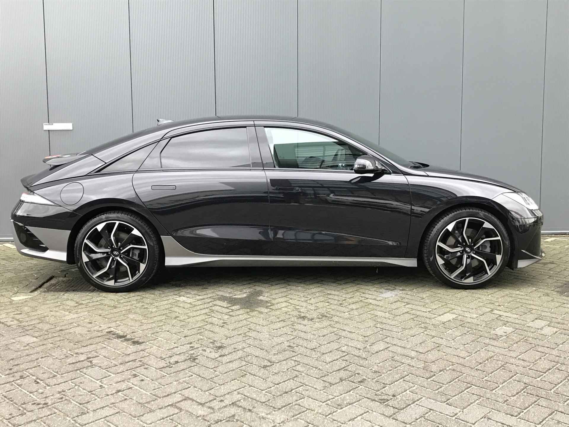 Hyundai IONIQ 6 77 kWh 229pk Connect | 610km WLTP | Led | Camera | Climate | Keyless | Navigatie | 20'' Lichtmetaal | Winterpakket | Warmtepomp - 4/22