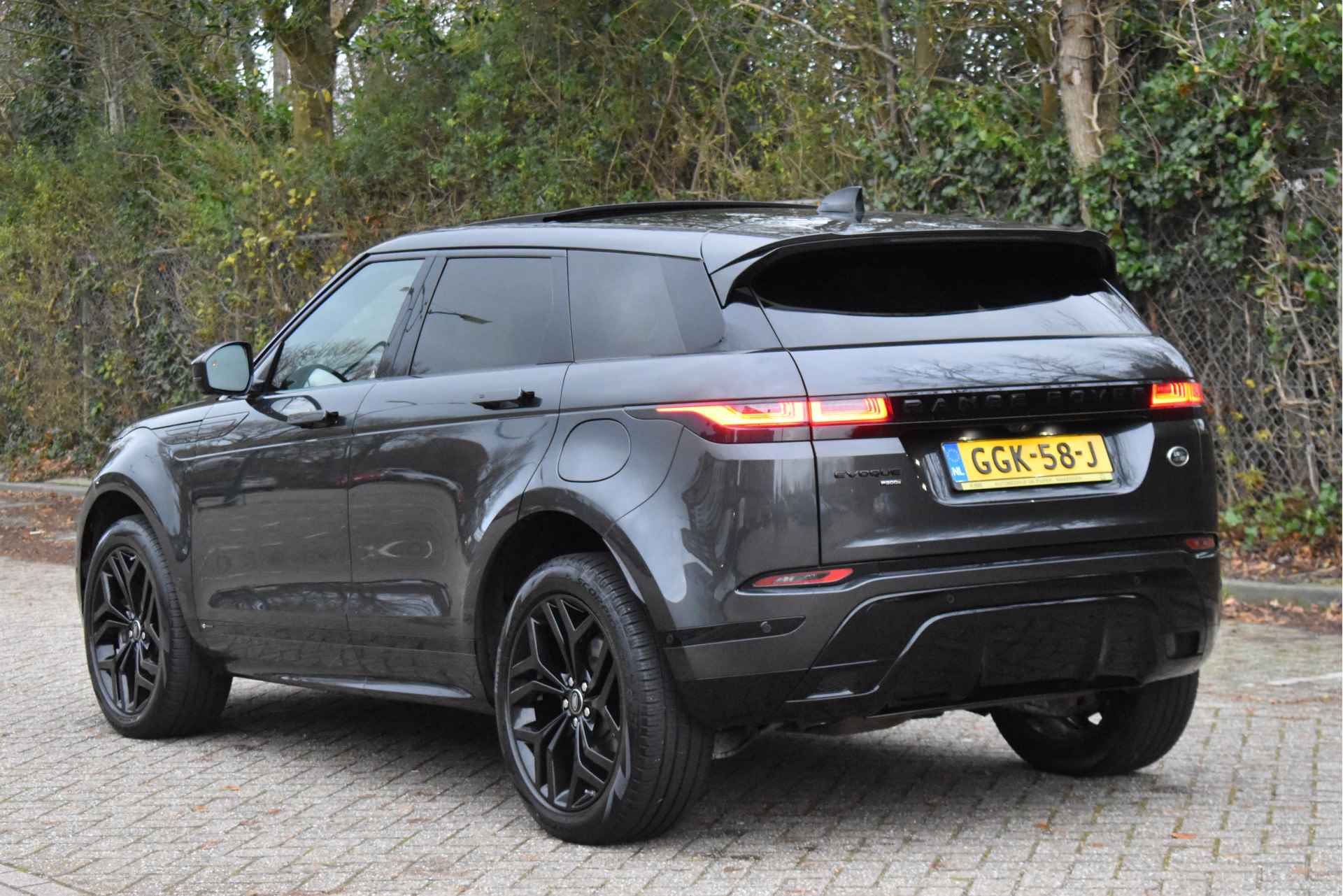 Land Rover Range Rover Evoque 1.5 P300e AWD R-Dynamic SE | Pano.dak | 360 gr.camera | Keyless | Elekt.stoelen | Carplay | Full LED | 20" Velgen - 4/61