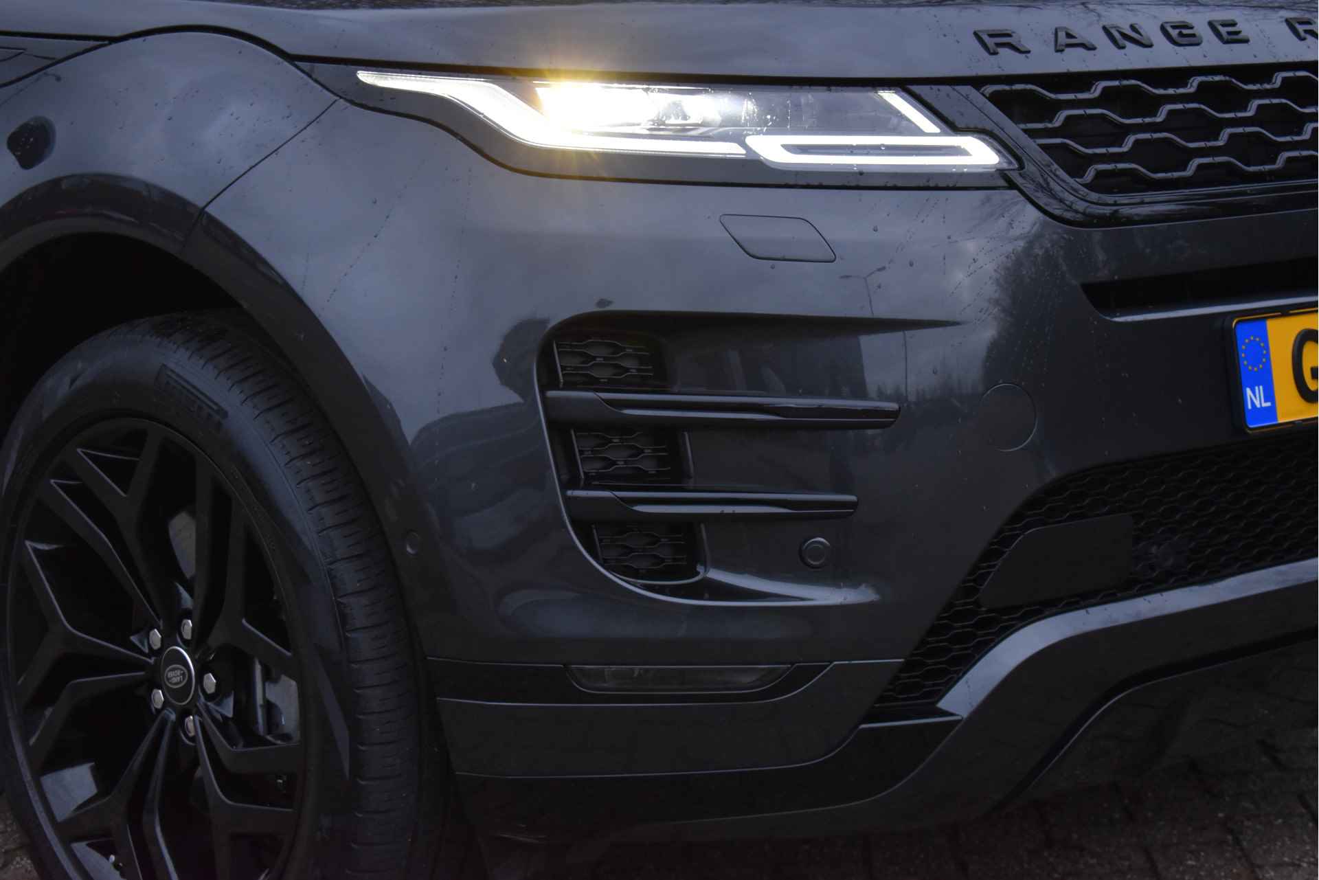 Land Rover Range Rover Evoque 1.5 P300e AWD R-Dynamic SE | Pano.dak | 360 gr.camera | Keyless | Elekt.stoelen | Carplay | Full LED | 20" Velgen - 36/61