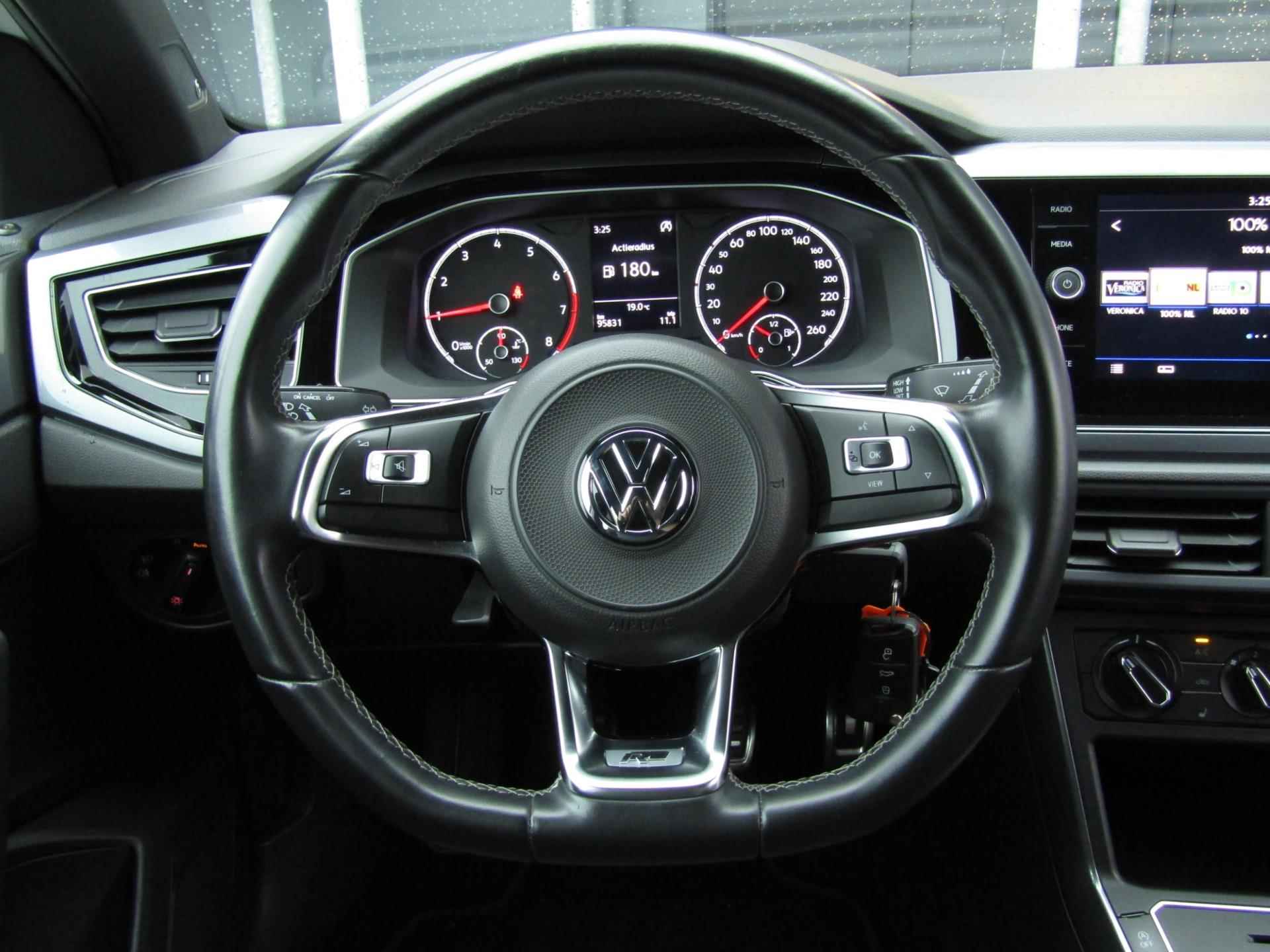 Volkswagen POLO 1.0 75PK R-LINE | * CAMERA * BLUETOOTH * SNELHEIDSBEGRENZER * BEATS AUDIO * STOELVERWARMING * - 6/33