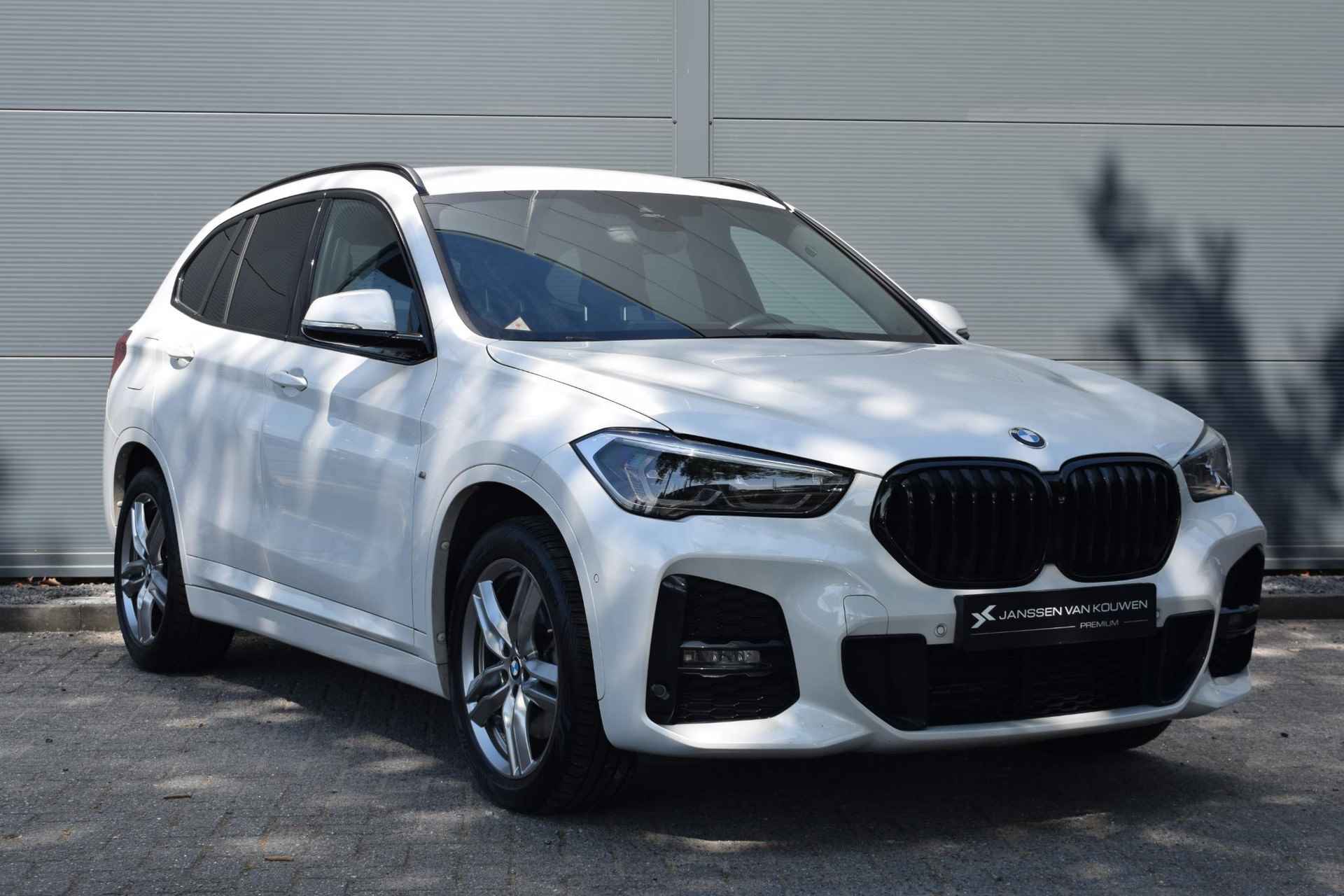 BMW X1 sDrive20i Business Edition M-Sport /  Navigatie / Head-Up - 3/66