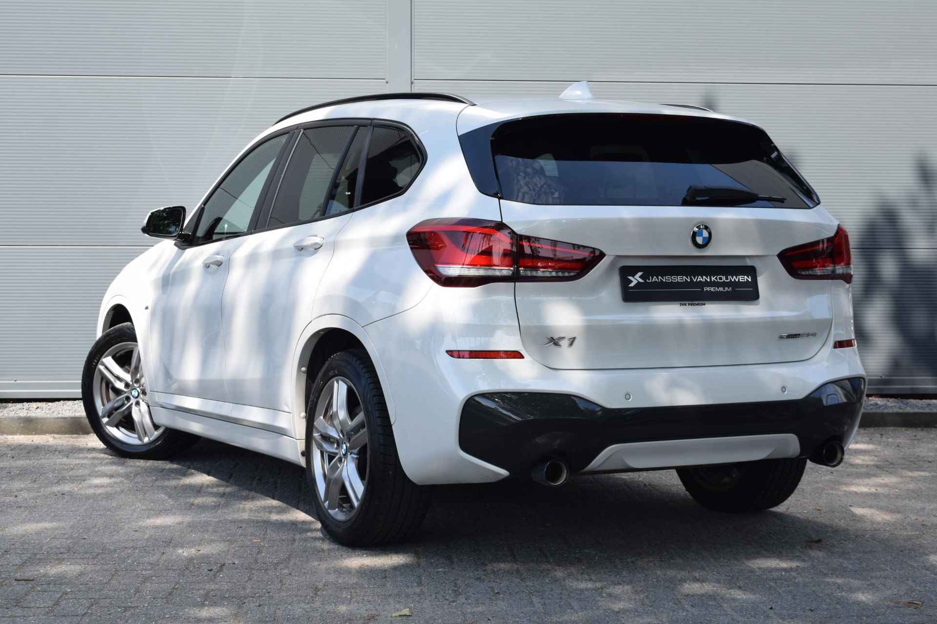 BMW X1 sDrive20i Business Edition M-Sport /  Navigatie / Head-Up - 4/66