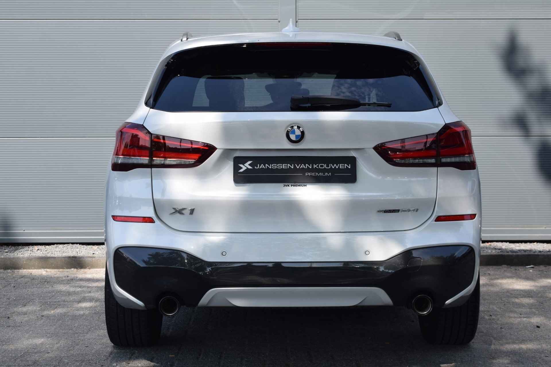 BMW X1 sDrive20i Business Edition M-Sport /  Navigatie / Head-Up - 5/66