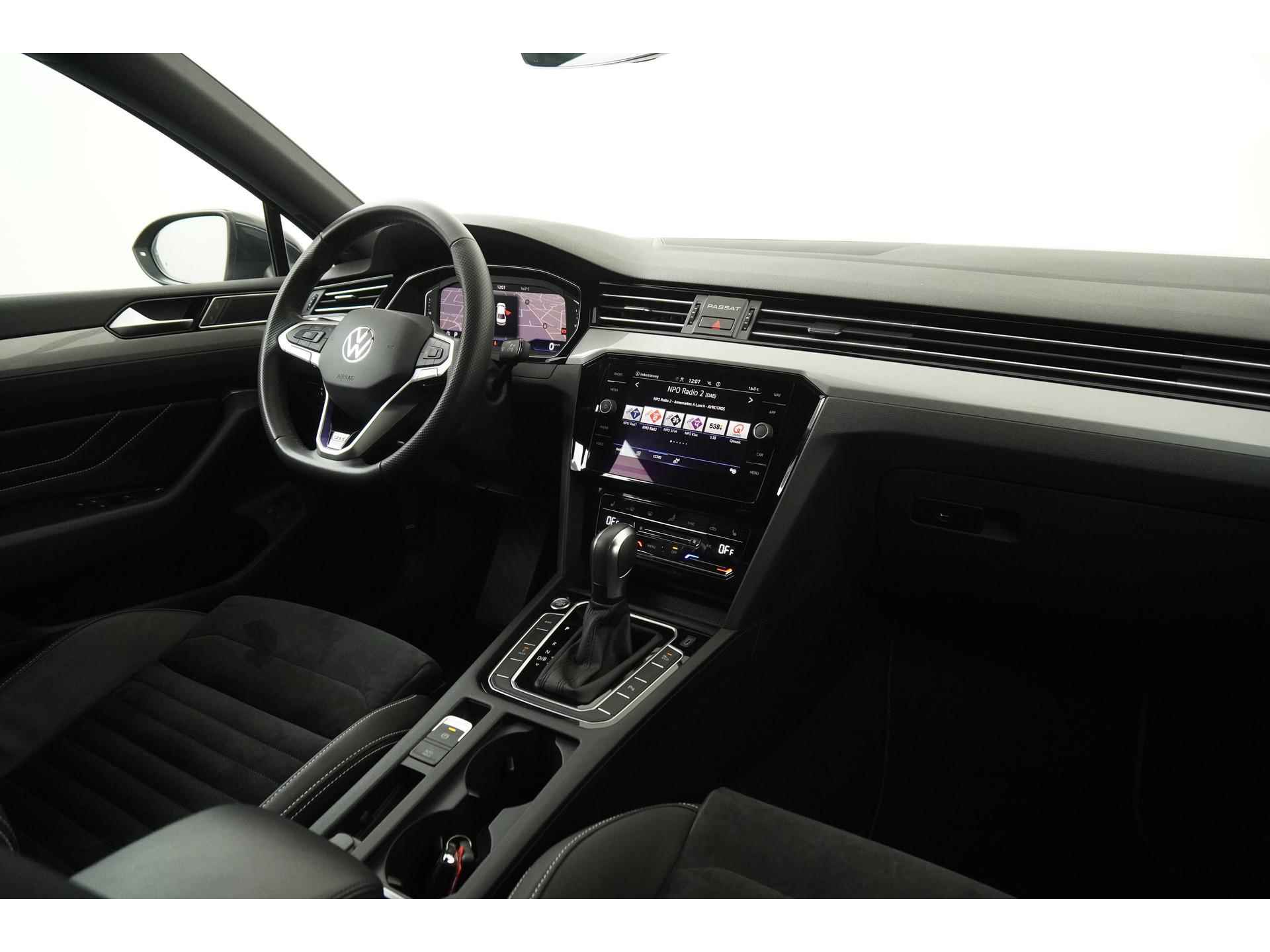 Volkswagen Passat 1.4 TSI PHEV GTE | Active Info Display | Camera | Alcantara | Zondag Open! - 2/42