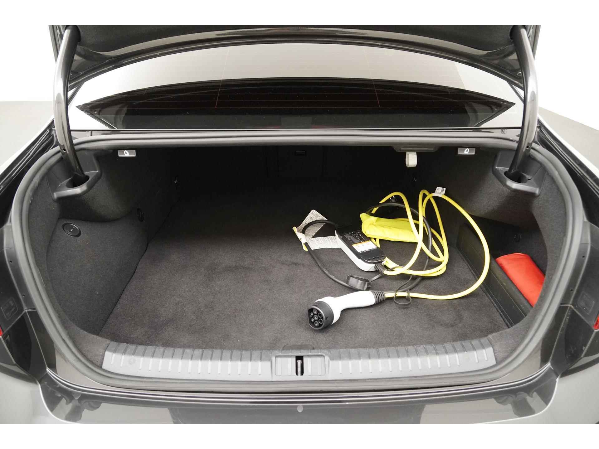 Volkswagen Passat 1.4 TSI PHEV GTE | Active Info Display | Camera | Alcantara | Zondag Open! - 22/42