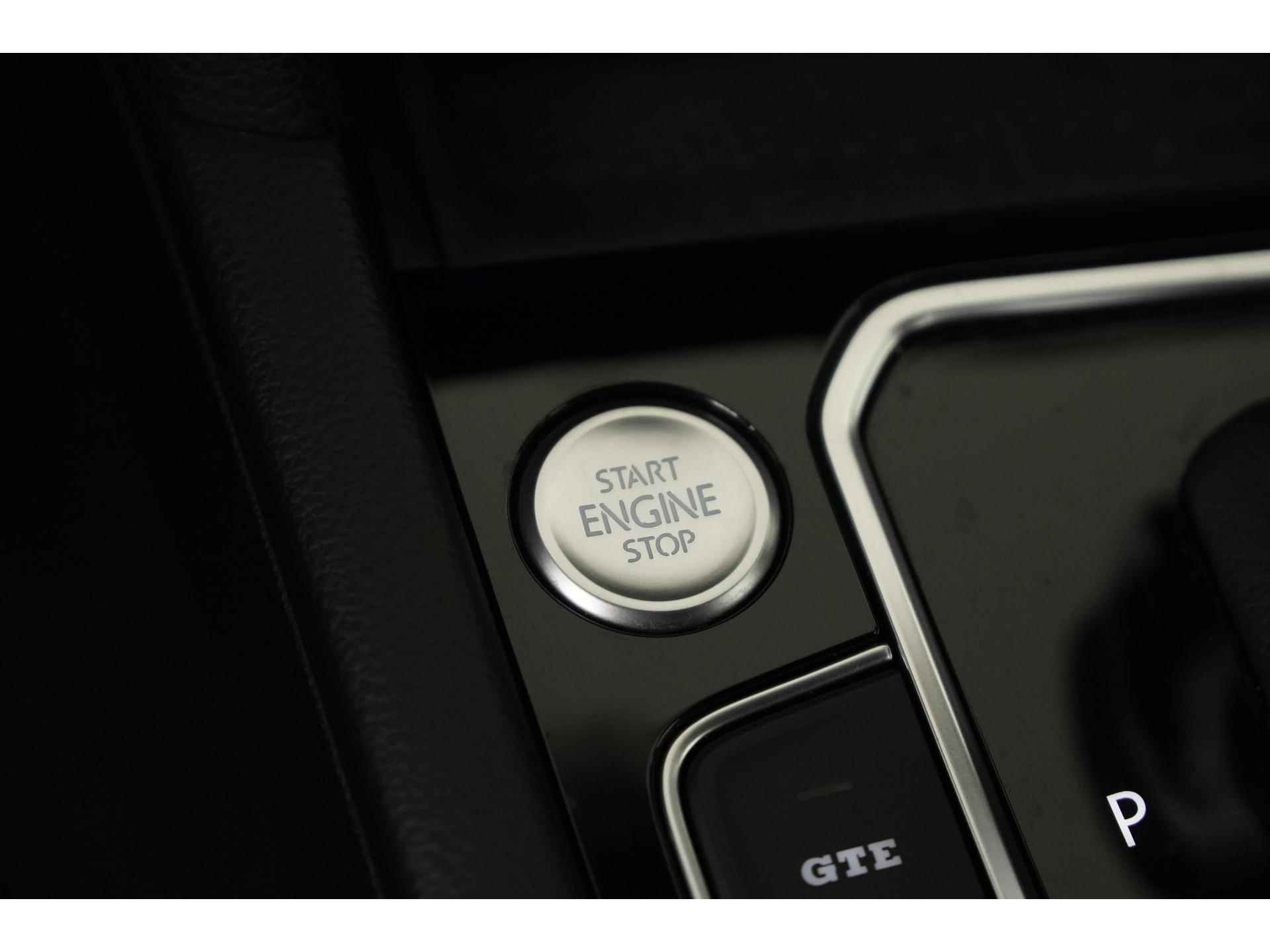 Volkswagen Passat 1.4 TSI PHEV GTE | Active Info Display | Camera | Alcantara | Zondag Open! - 30/42
