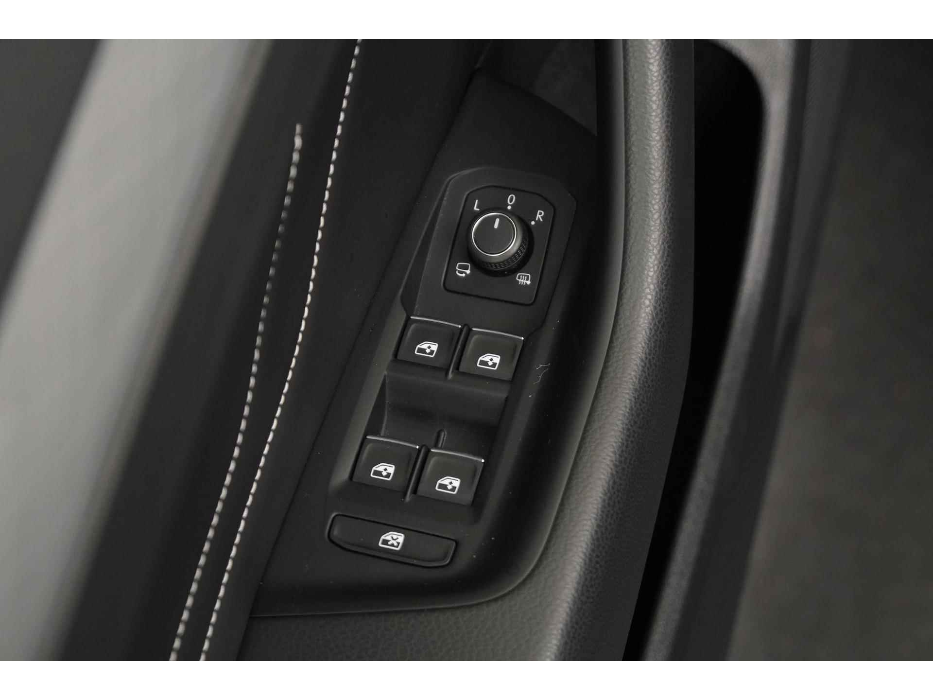 Volkswagen Passat 1.4 TSI PHEV GTE | Active Info Display | Camera | Alcantara | Zondag Open! - 36/42