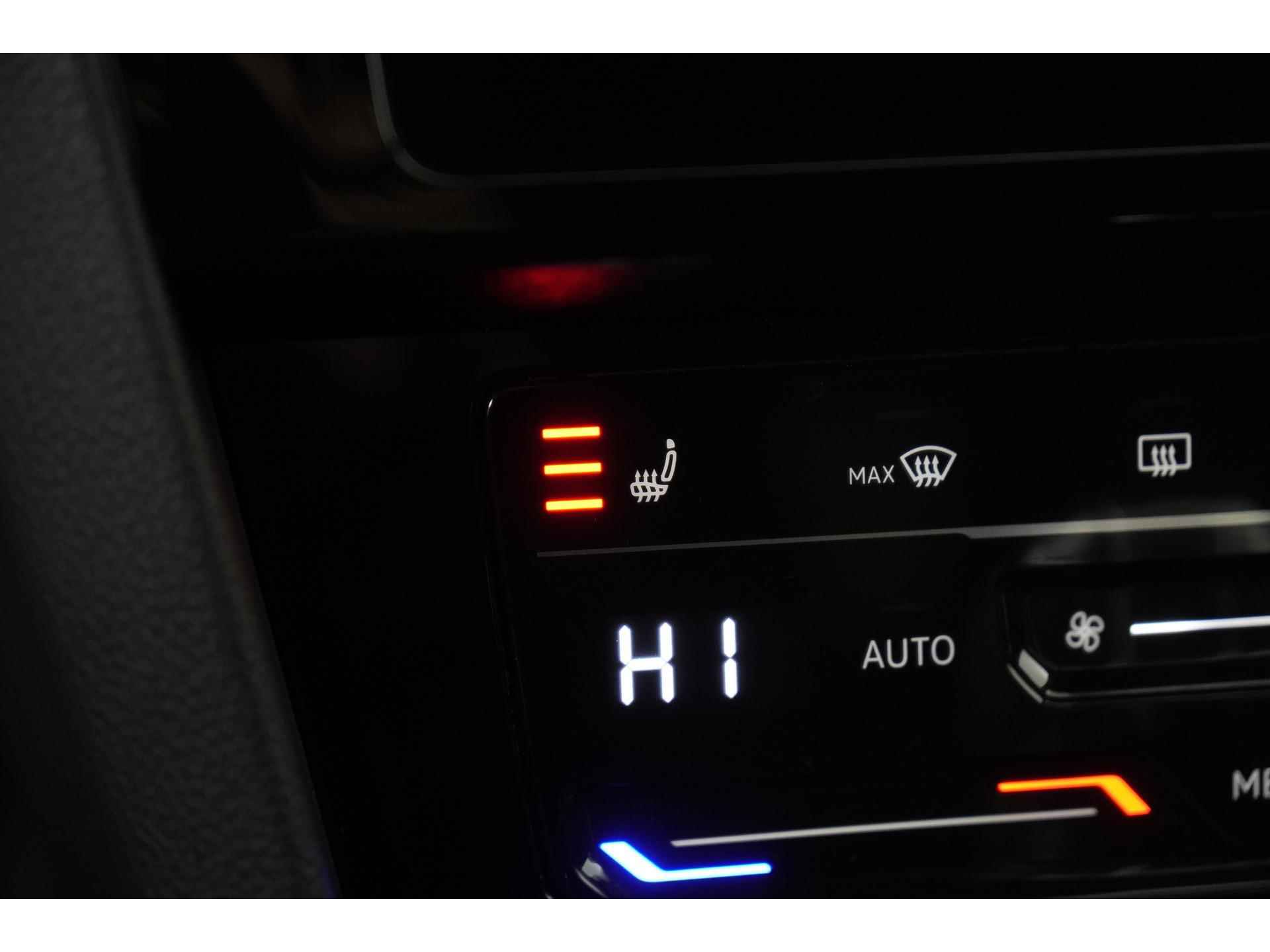 Volkswagen Passat 1.4 TSI PHEV GTE | Active Info Display | Camera | Alcantara | Zondag Open! - 37/42