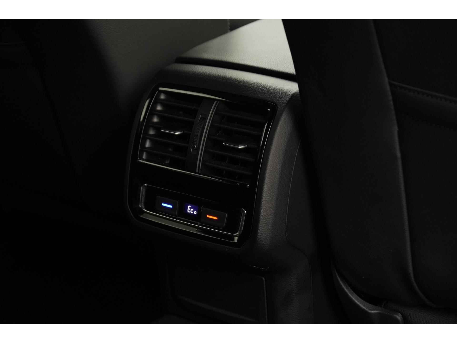 Volkswagen Passat 1.4 TSI PHEV GTE | Active Info Display | Camera | Alcantara | Zondag Open! - 38/42