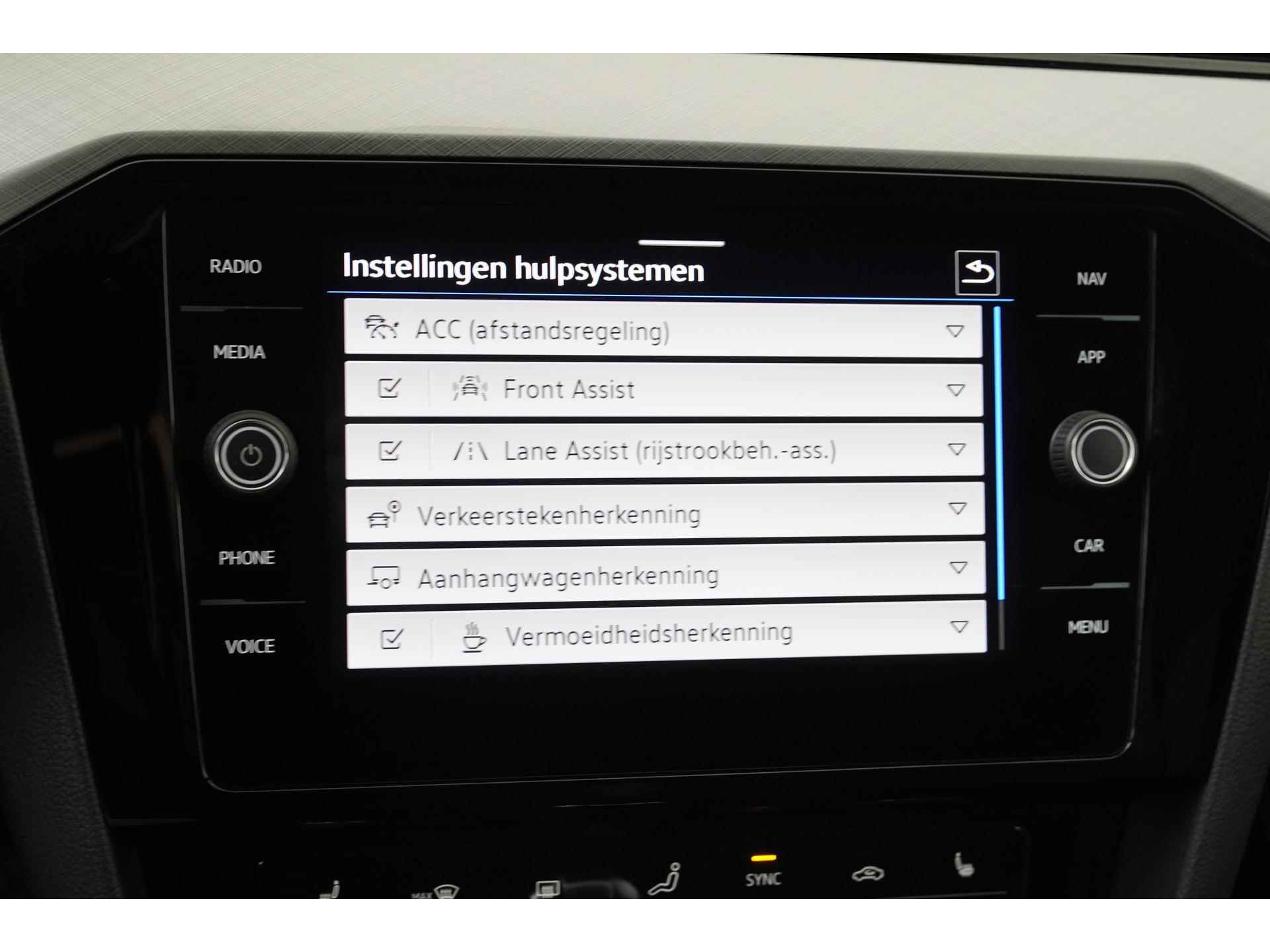 Volkswagen Passat 1.4 TSI PHEV GTE | Active Info Display | Camera | Alcantara | Zondag Open! - 39/42