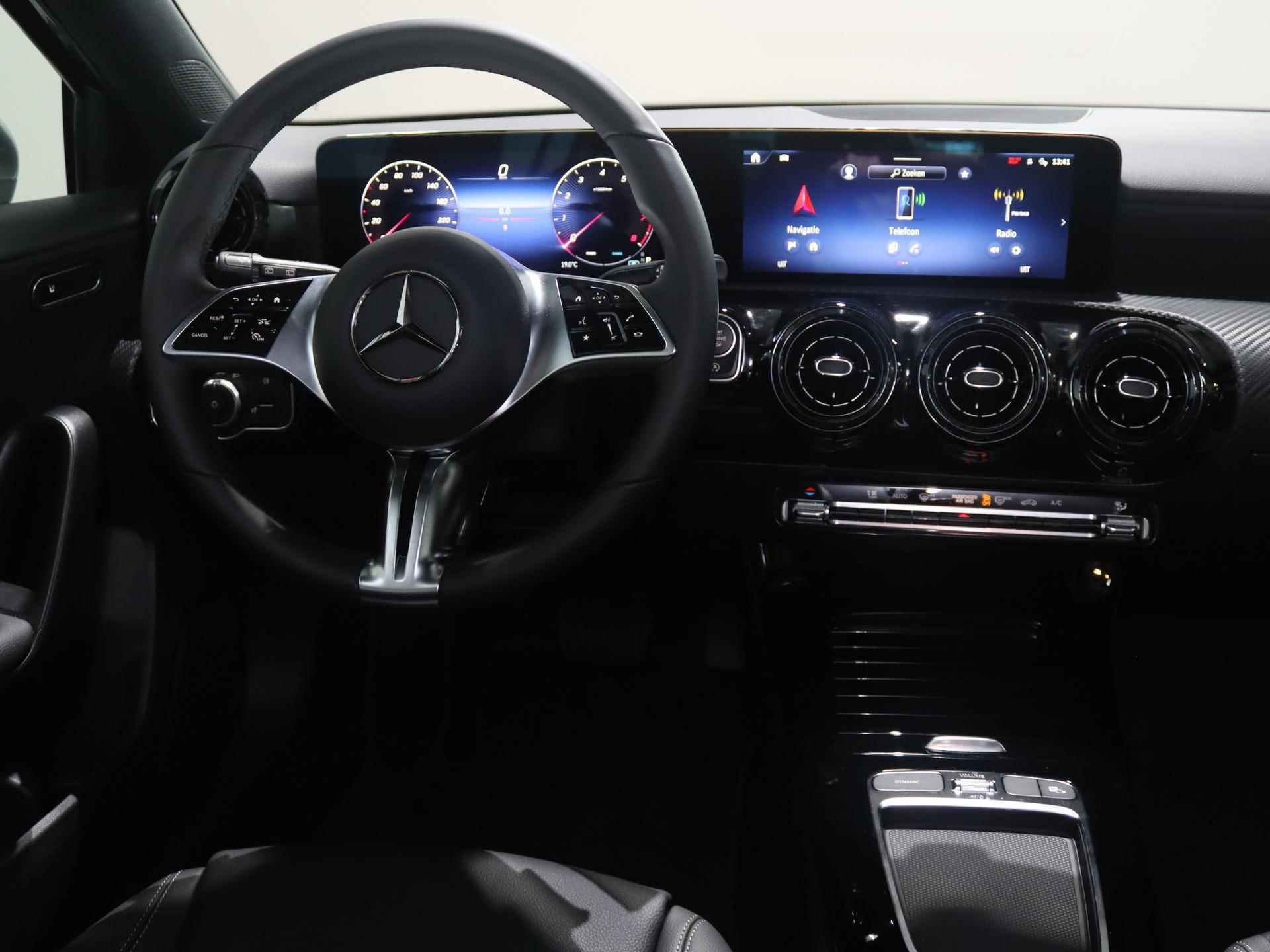 Mercedes-Benz A-klasse 180 Star Edition Stoelverwarming | Widescreen cockpit | LED verlichting | Navi - 10/23