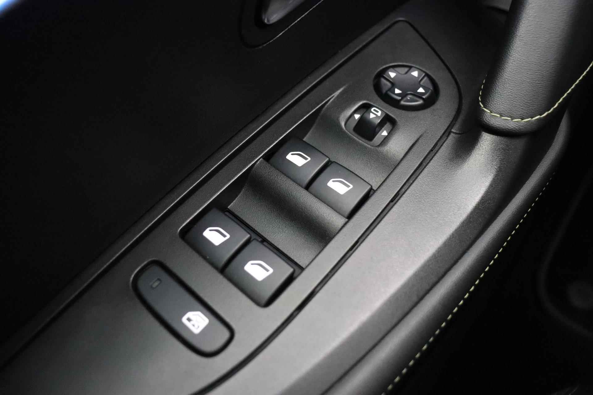 Peugeot e-2008 EV GT Pack 50 kWh | Achteruitrijcamera | Navi | Parkeersensoren V+A | Adaptive cruise control | Dodehoekdetectie - 18/33