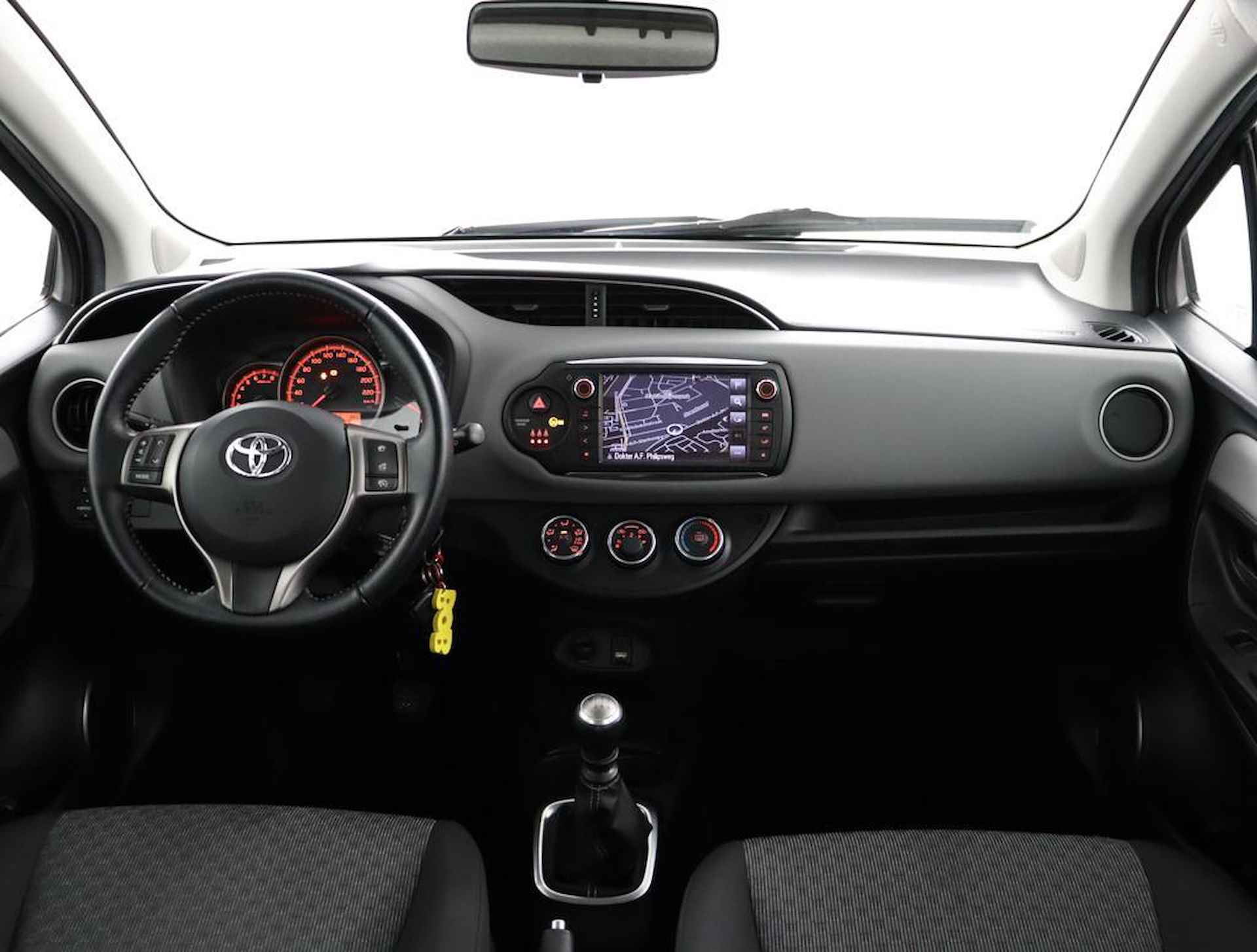 Toyota Yaris 1.3 VVT-i Aspiration | Navigatie | Trekhaak | Bluetooth | - 4/47