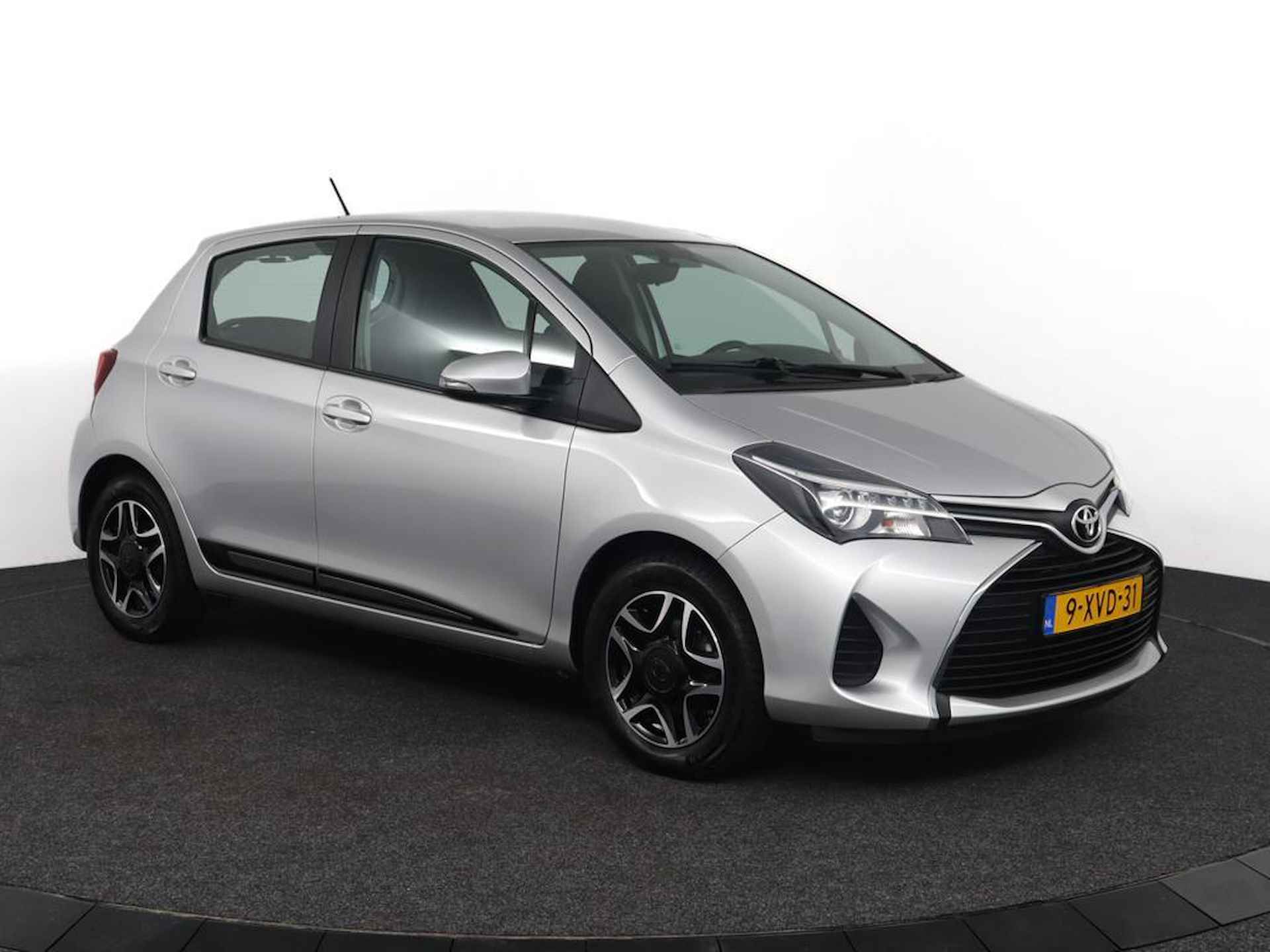 Toyota Yaris 1.3 VVT-i Aspiration | Navigatie | Trekhaak | Bluetooth | - 14/47