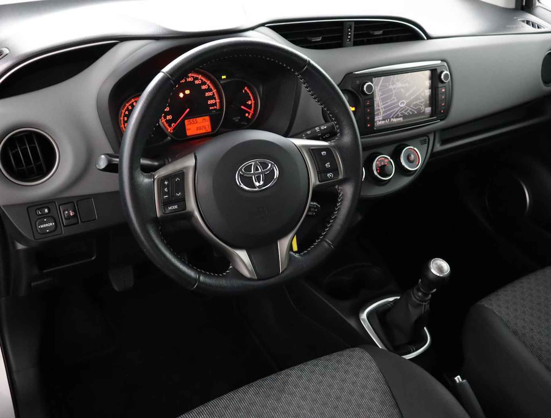 Toyota Yaris 1.3 VVT-i Aspiration | Navigatie | Trekhaak | Bluetooth | - 42/47