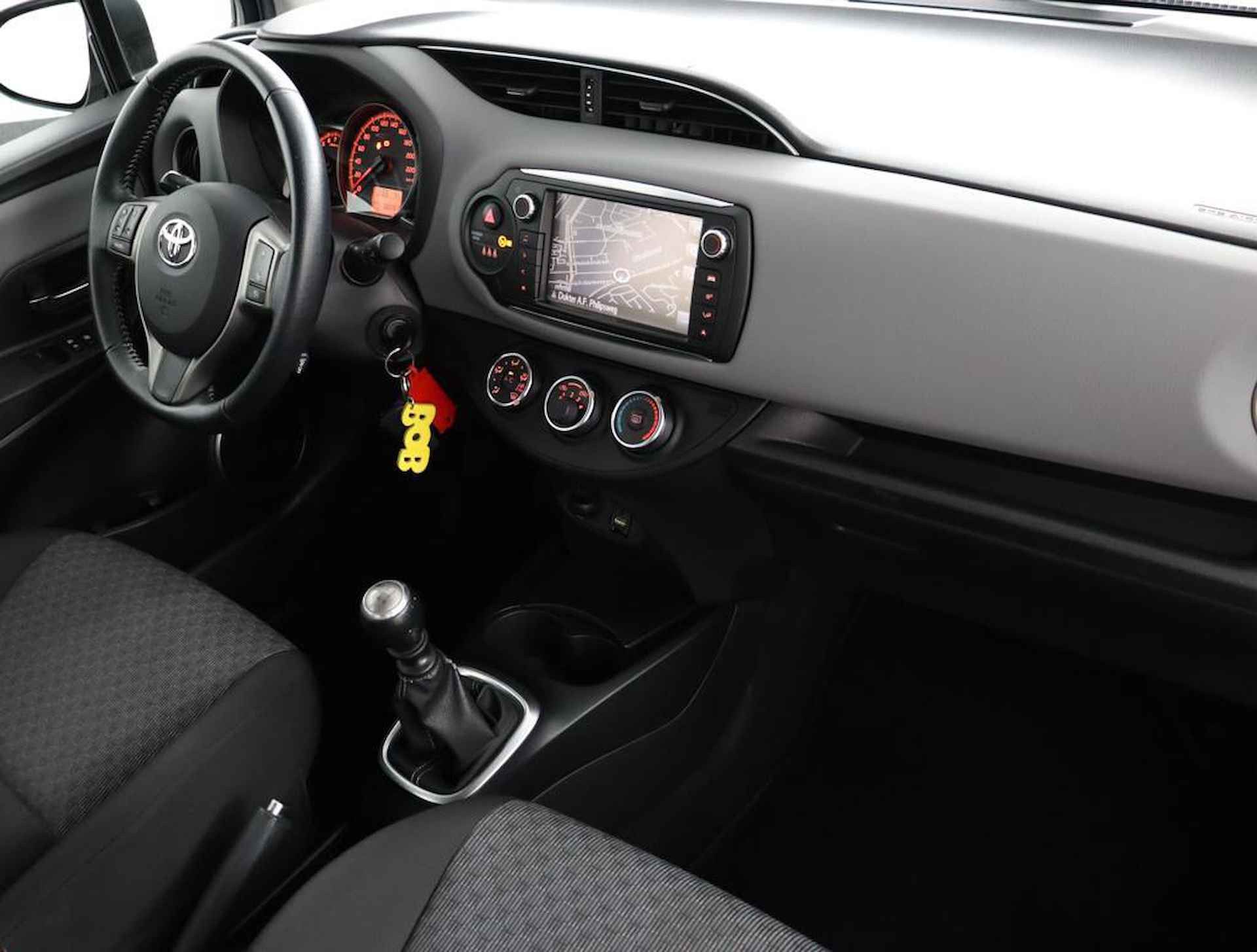 Toyota Yaris 1.3 VVT-i Aspiration | Navigatie | Trekhaak | Bluetooth | - 43/47