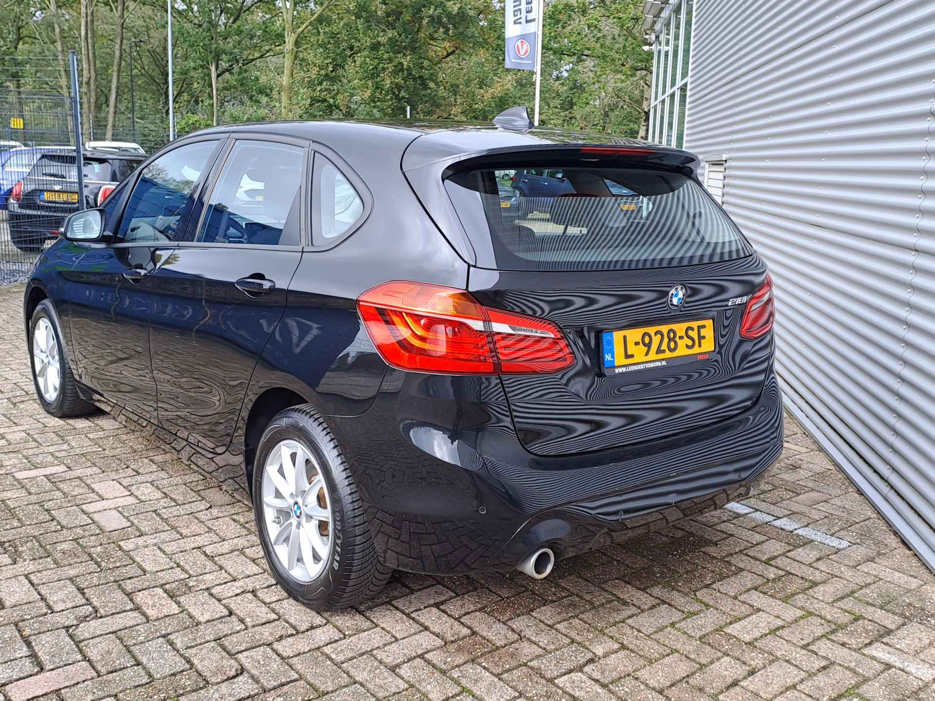 BMW 2 Serie Active Tourer 218i Business Edition AUTOMAAT Navigatie | Cruise | Climate | Parkeersensoren | Head up Display - 3/28