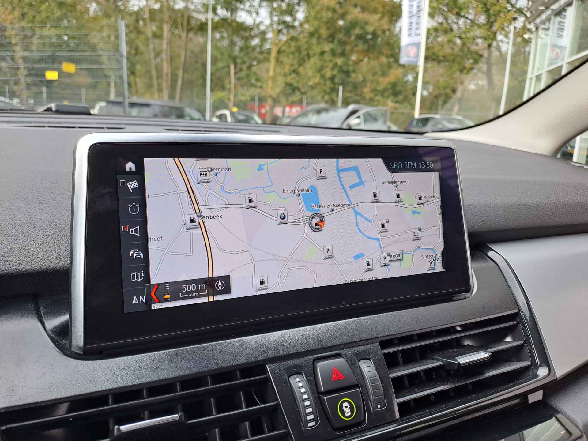 BMW 2 Serie Active Tourer 218i Business Edition AUTOMAAT Navigatie | Cruise | Climate | Parkeersensoren | Head up Display - 24/28