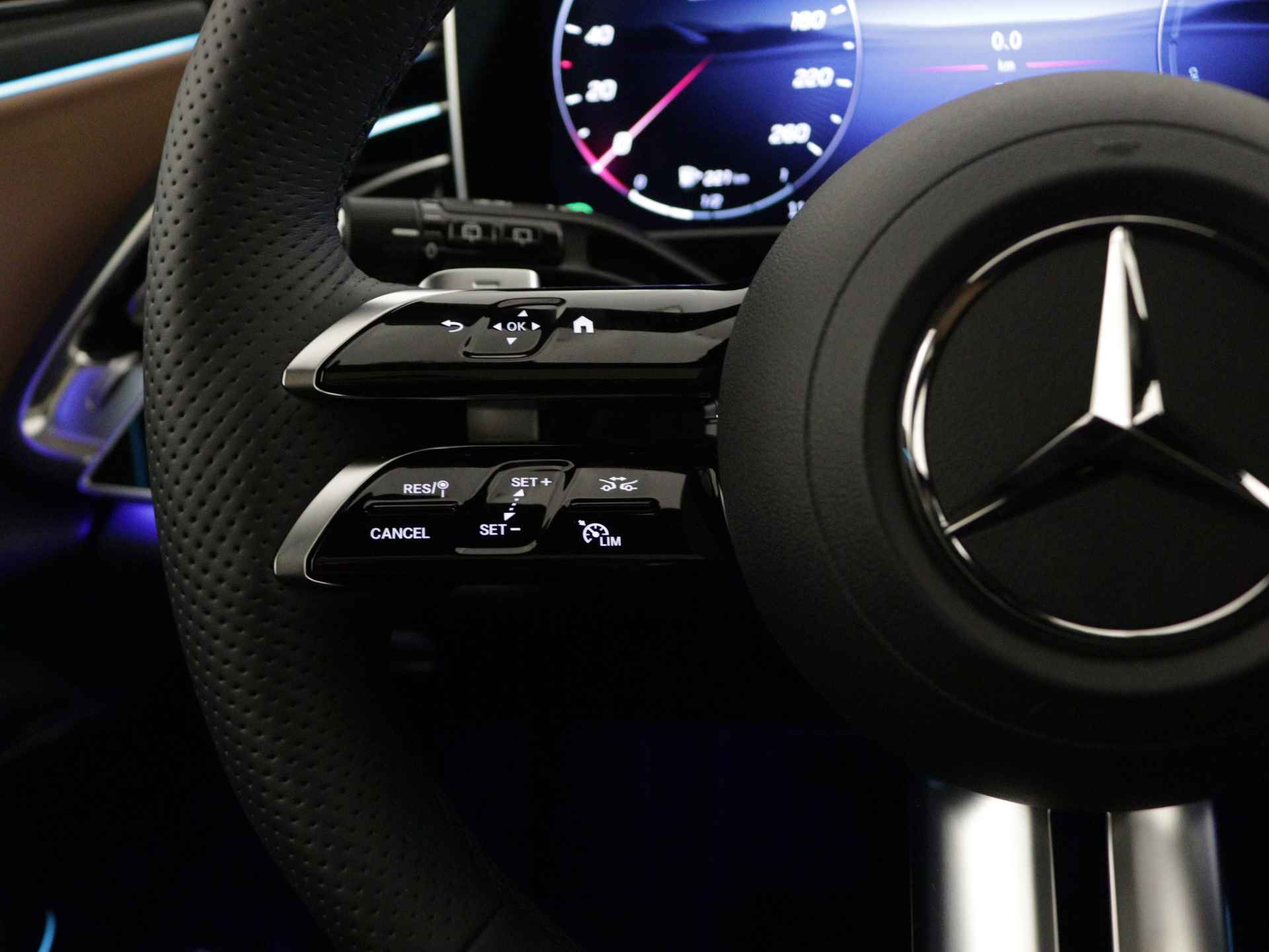 Mercedes-Benz E-Klasse Estate 300 e AMG Line | Trekhaak met assistent | Premium pakket | Nightpakket | Rijassistentiepakket Plus | Burmester® 4D surround sound system | USB–pakket Plus | KEYLESS GO-pakket | - 19/38