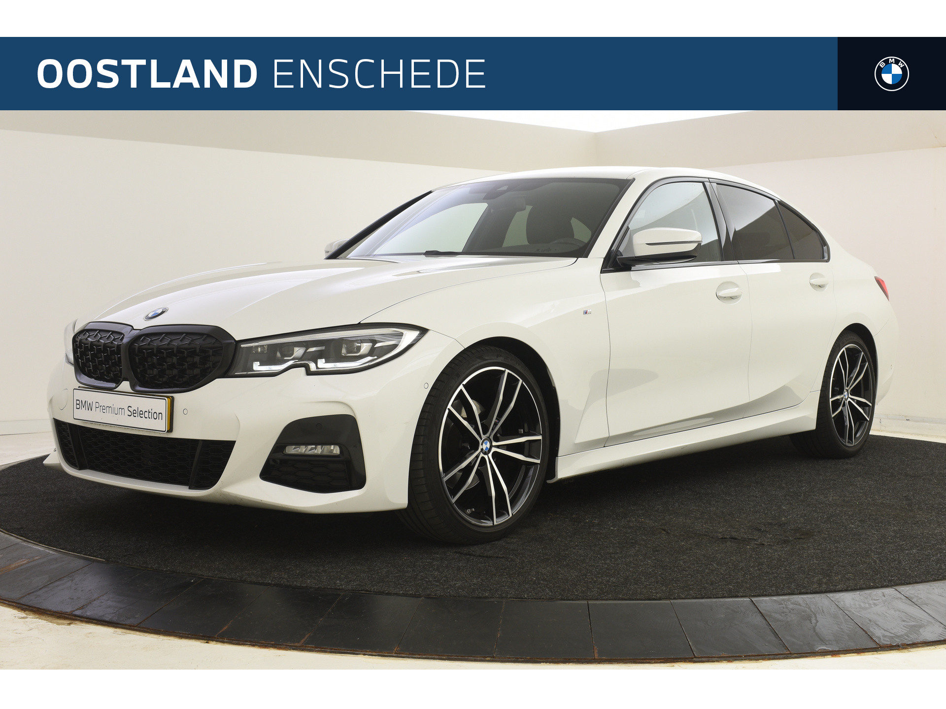 BMW 3-serie 320i M Sport Automaat / Sportstoelen / LED / M Sportonderstel / Stoelverwarming / Live Cockpit Plus / Cruise Control