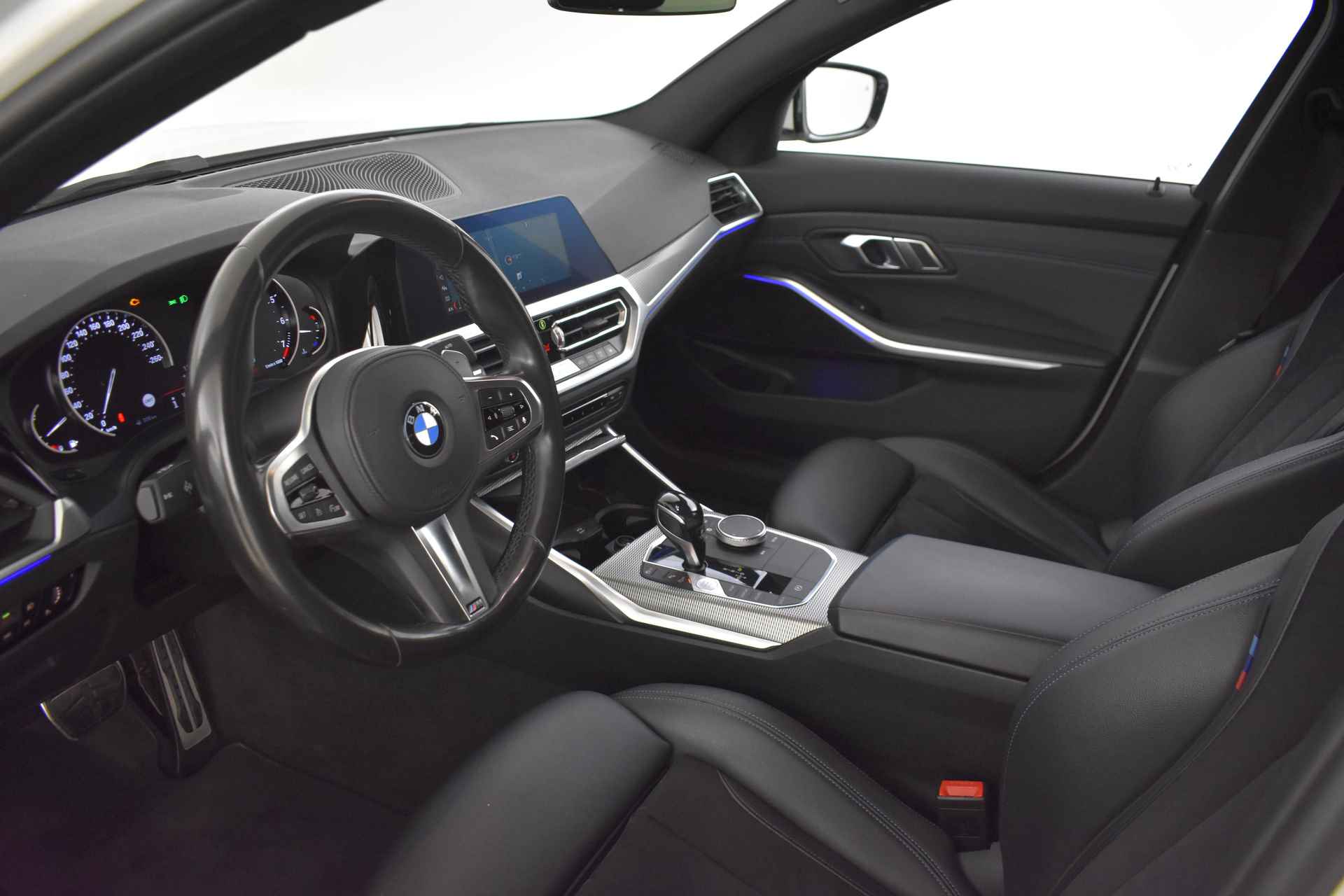 BMW 3-serie 320i M Sport Automaat / Sportstoelen / LED / M Sportonderstel / Stoelverwarming / Live Cockpit Plus / Cruise Control - 5/39