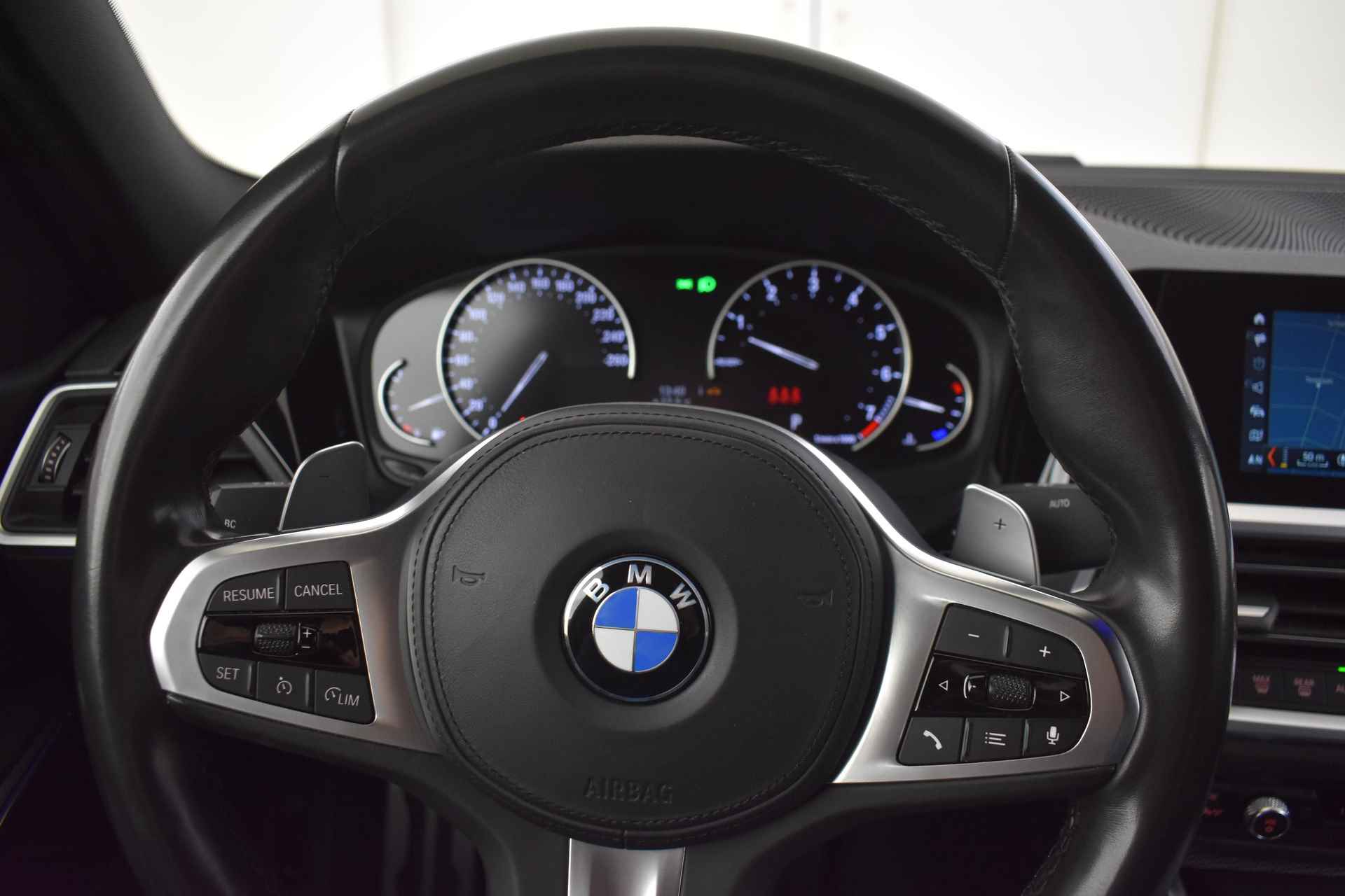 BMW 3-serie 320i M Sport Automaat / Sportstoelen / LED / M Sportonderstel / Stoelverwarming / Live Cockpit Plus / Cruise Control - 7/39