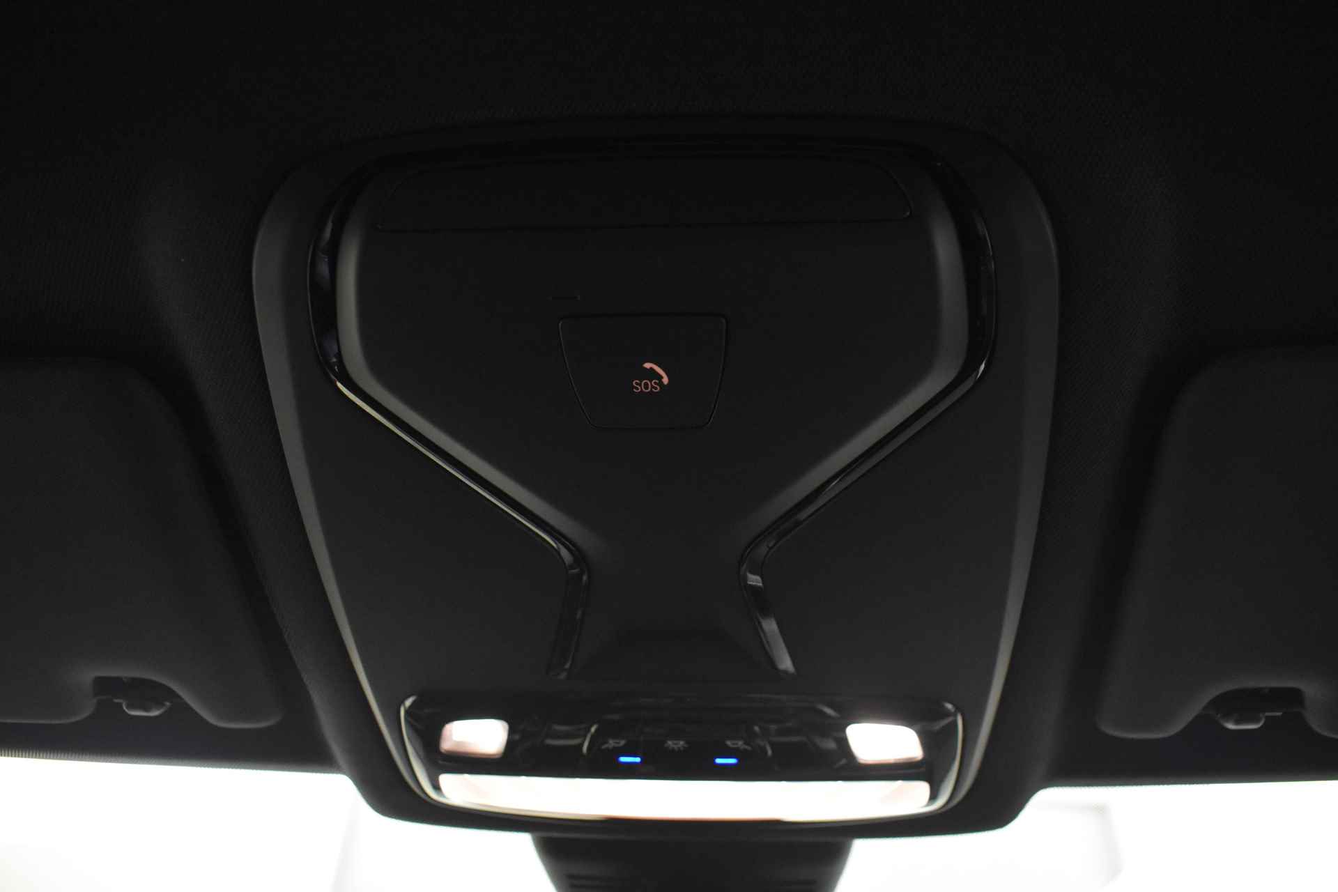 BMW 3-serie 320i M Sport Automaat / Sportstoelen / LED / M Sportonderstel / Stoelverwarming / Live Cockpit Plus / Cruise Control - 38/39