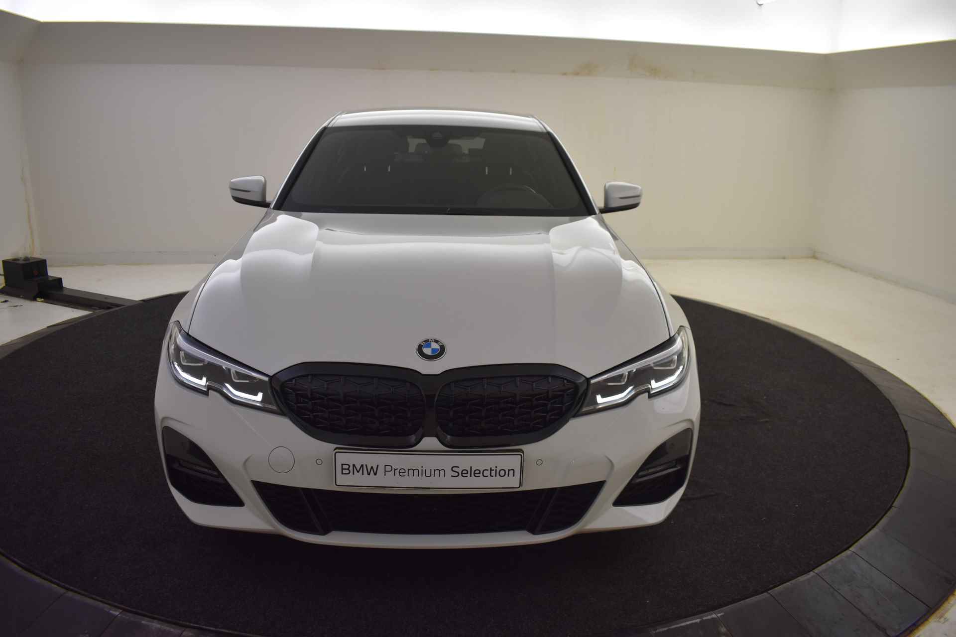 BMW 3-serie 320i M Sport Automaat / Sportstoelen / LED / M Sportonderstel / Stoelverwarming / Live Cockpit Plus / Cruise Control - 39/39