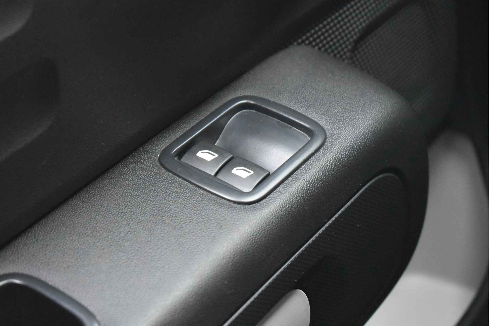Citroën C3 1.2 PureTech C-Series | Stoelverwarming | Climate Control | Apple Carplay | Android Auto | Cruise Control !! - 24/34