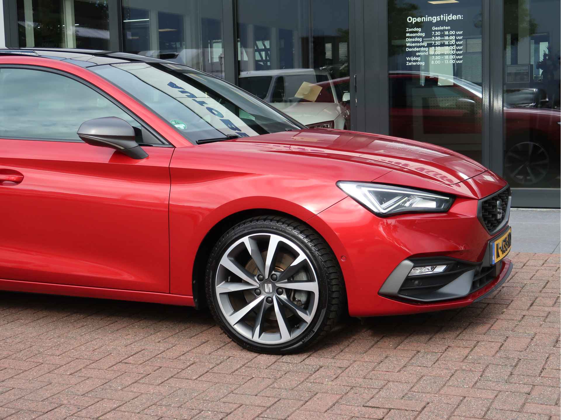 SEAT Leon 1.5 eTSI FR Launch Edition | Panorama | Adaptive Suspension | Stoelverw. - 12/34