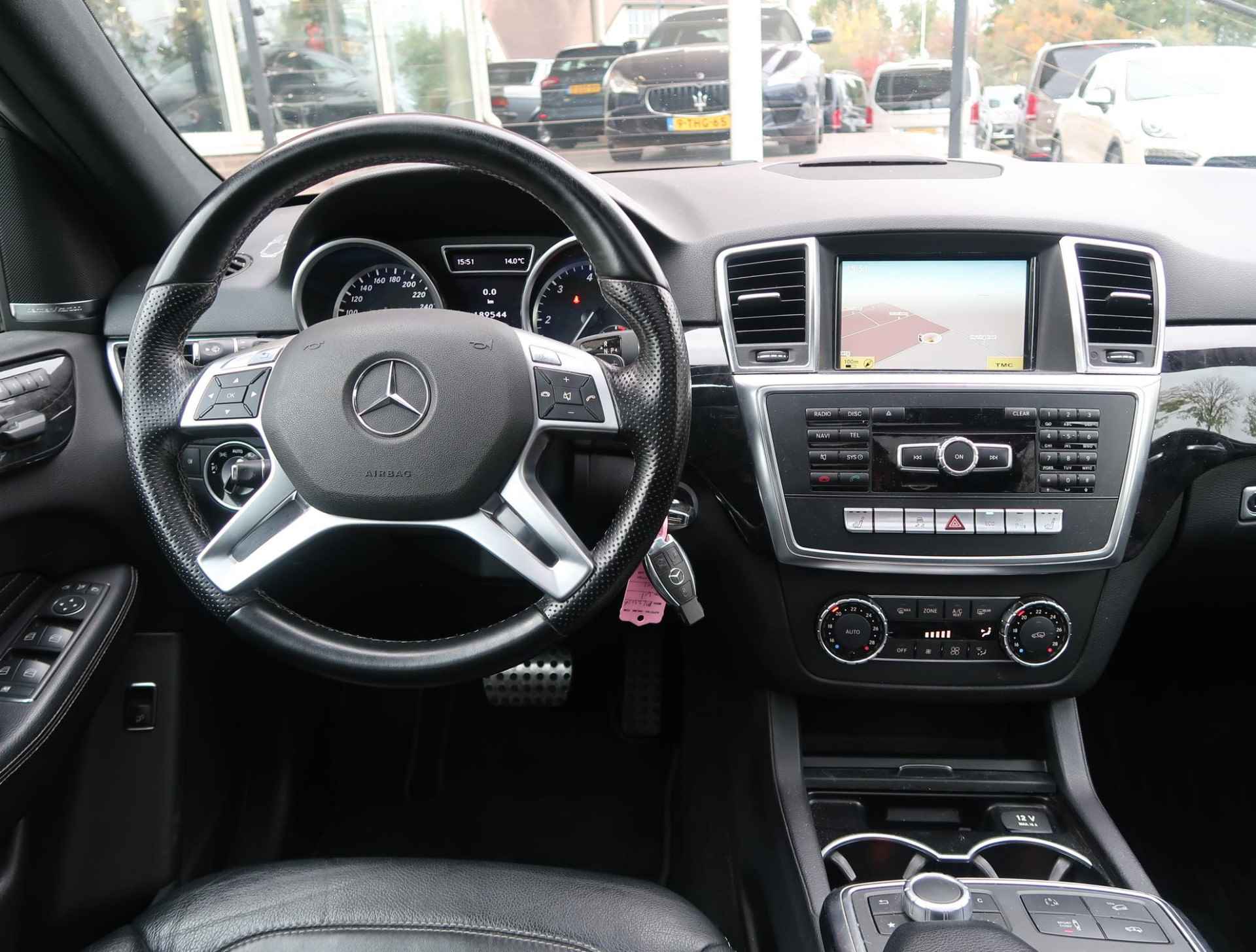 Mercedes-Benz M-klasse 250 BLUETEC 4M EURO 6 - AMG SPORT + LUCHTVERING / PANORAMA / 3500 KG TREKHAAK - 4/35