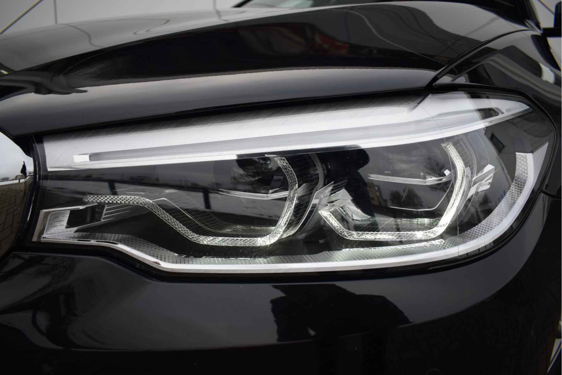 BMW 5 Serie 520i High Executive M Sport Automaat / Adaptieve LED / Parking Assistant / Comfortstoelen / Navigatie Professional / M Sportonderstel / Stoelverwarming - 11/28
