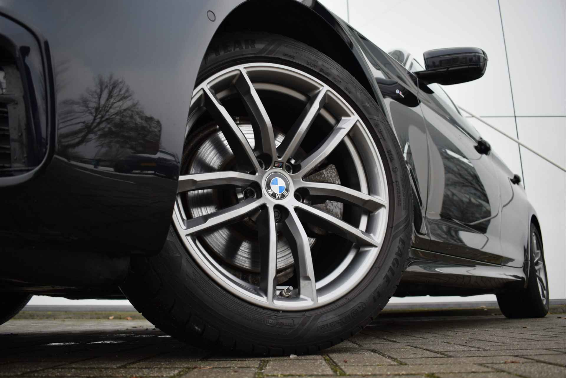 BMW 5 Serie 520i High Executive M Sport Automaat / Adaptieve LED / Parking Assistant / Comfortstoelen / Navigatie Professional / M Sportonderstel / Stoelverwarming - 13/28