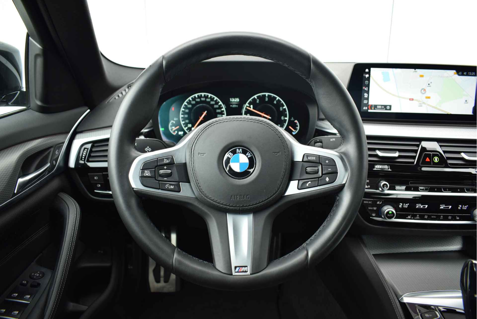 BMW 5 Serie 520i High Executive M Sport Automaat / Adaptieve LED / Parking Assistant / Comfortstoelen / Navigatie Professional / M Sportonderstel / Stoelverwarming - 15/28