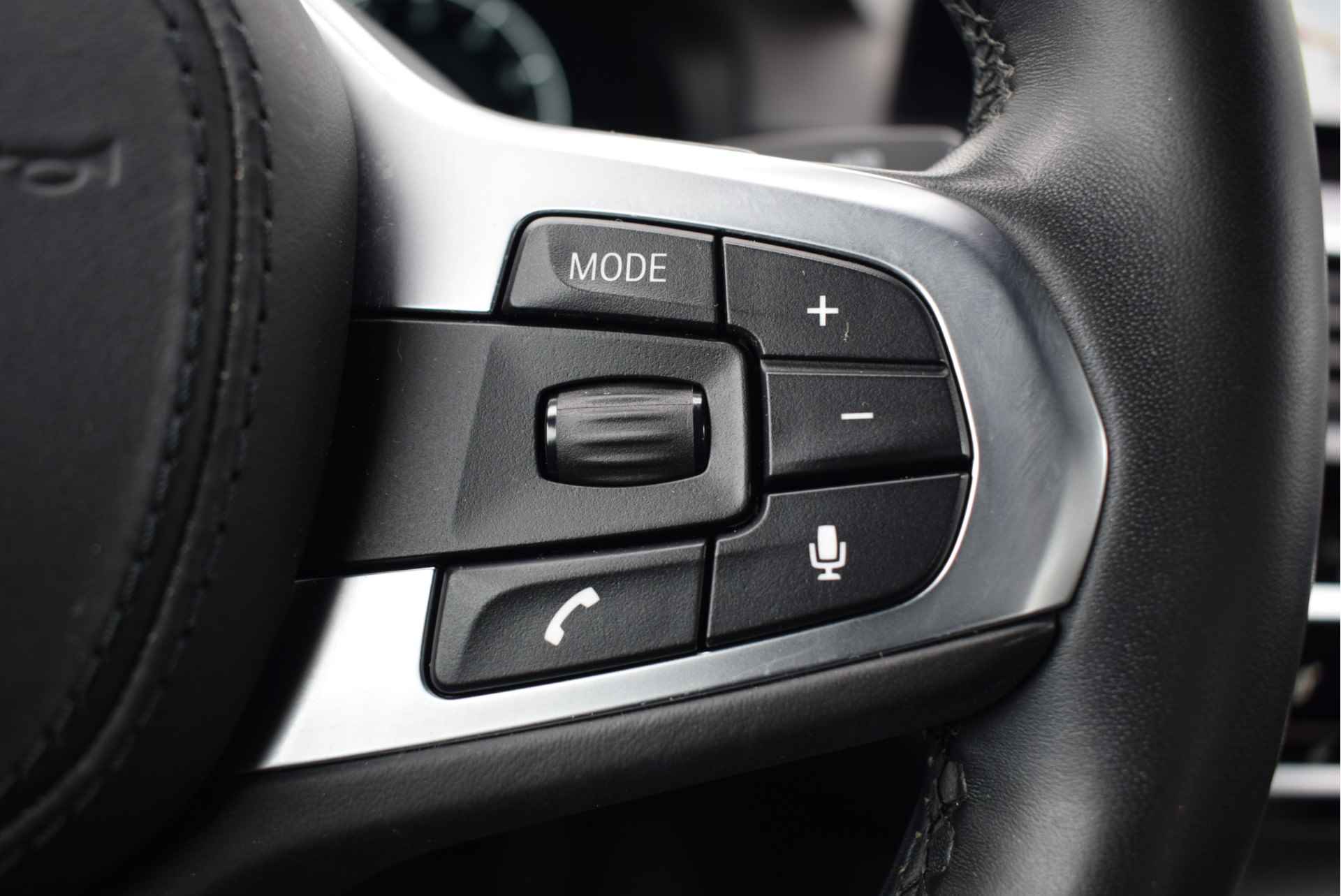 BMW 5 Serie 520i High Executive M Sport Automaat / Adaptieve LED / Parking Assistant / Comfortstoelen / Navigatie Professional / M Sportonderstel / Stoelverwarming - 23/28