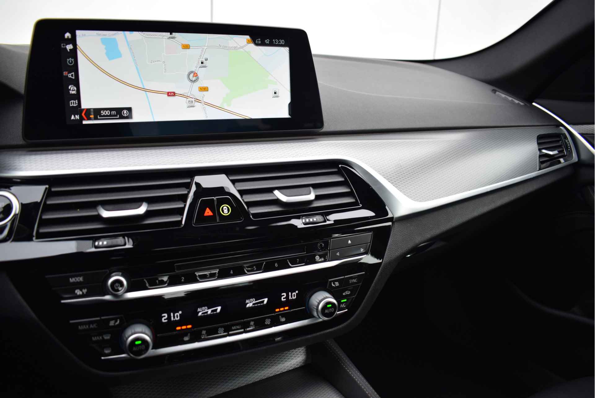BMW 5 Serie 520i High Executive M Sport Automaat / Adaptieve LED / Parking Assistant / Comfortstoelen / Navigatie Professional / M Sportonderstel / Stoelverwarming - 26/28
