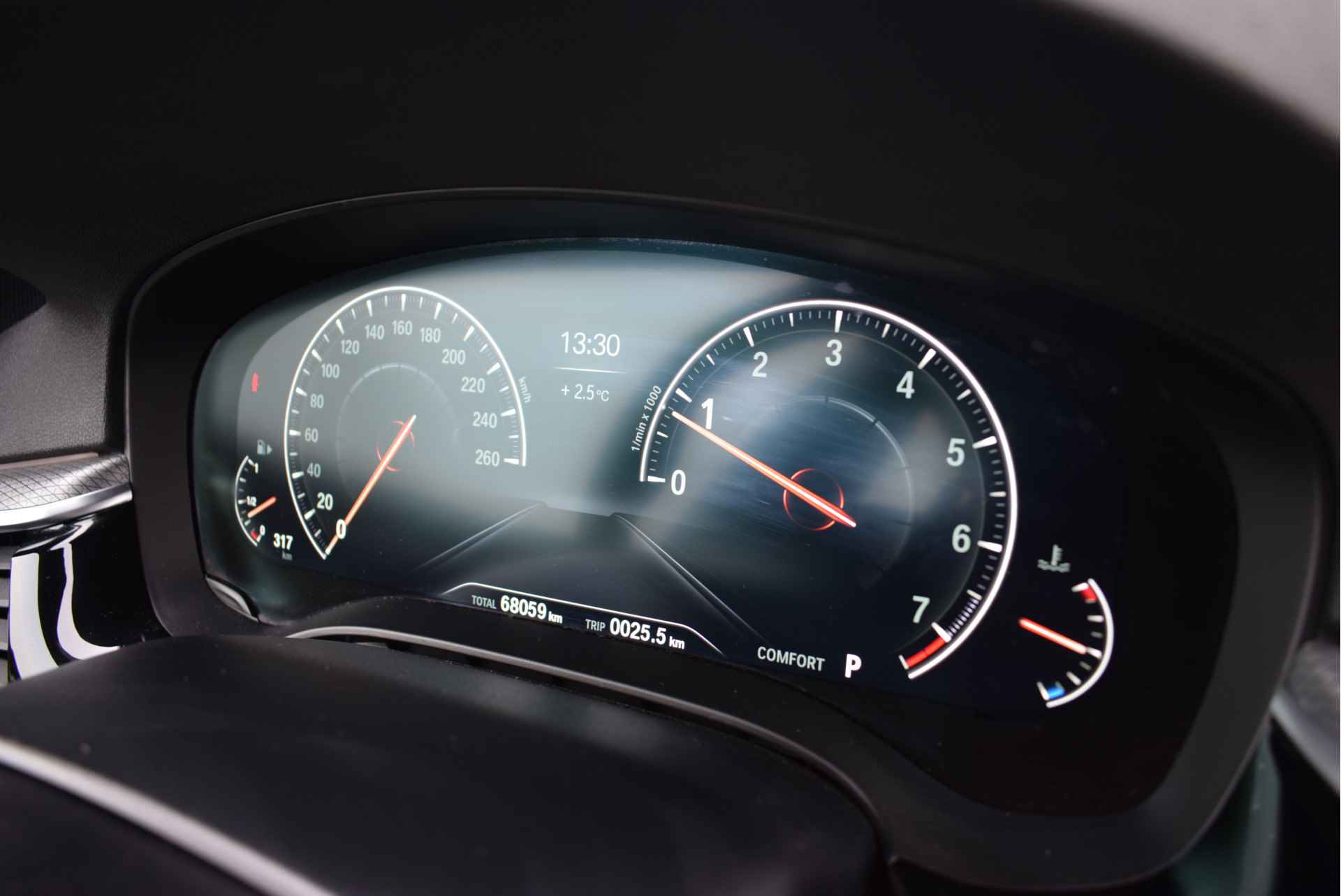 BMW 5 Serie 520i High Executive M Sport Automaat / Adaptieve LED / Parking Assistant / Comfortstoelen / Navigatie Professional / M Sportonderstel / Stoelverwarming - 27/28